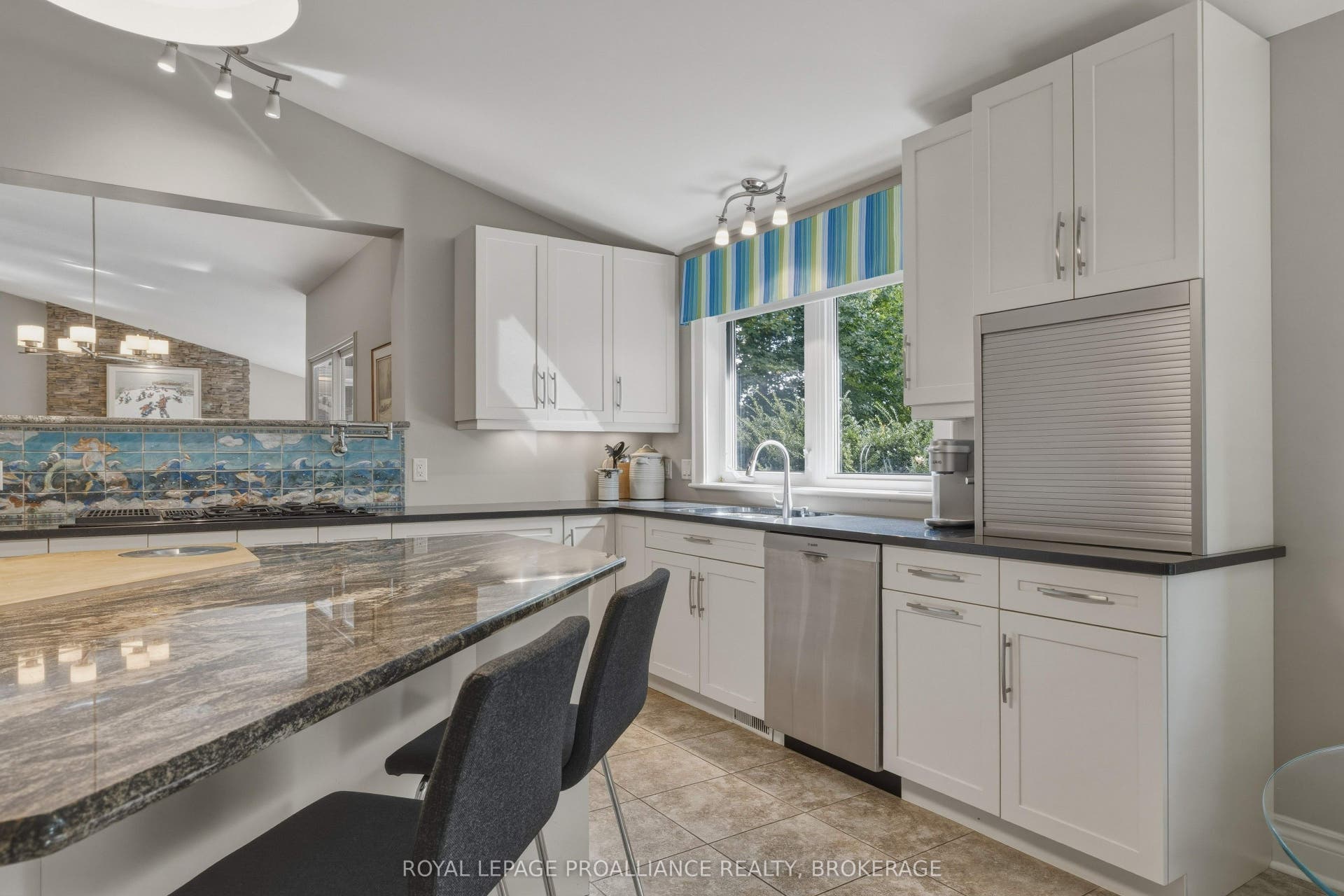 27 Riverside Drive, Kingston, Frontenac ON K7L 4V1
