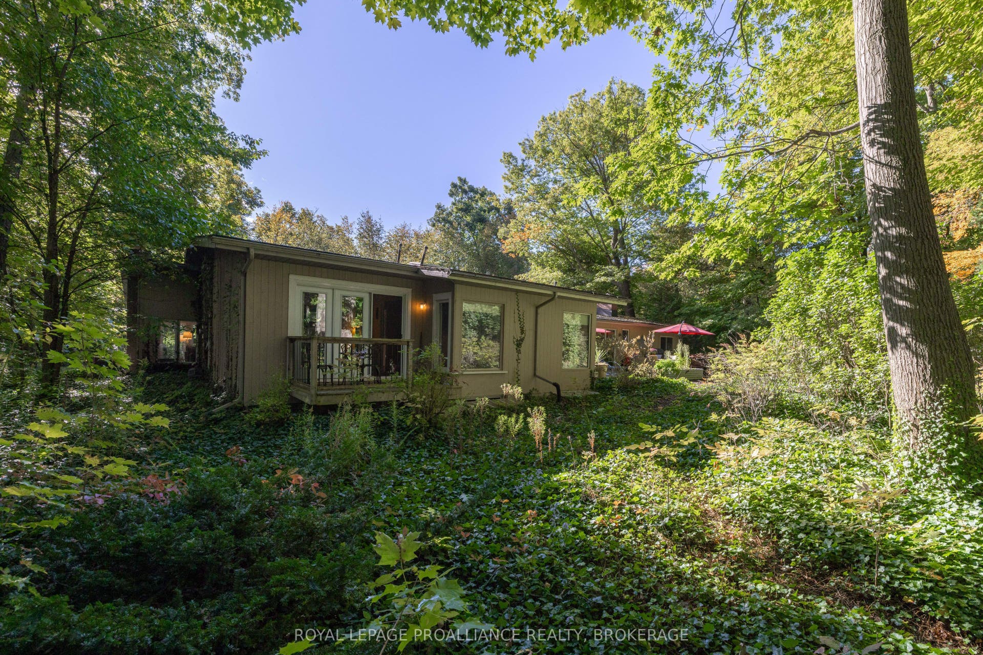 27 Riverside Drive, Kingston, Frontenac ON K7L 4V1