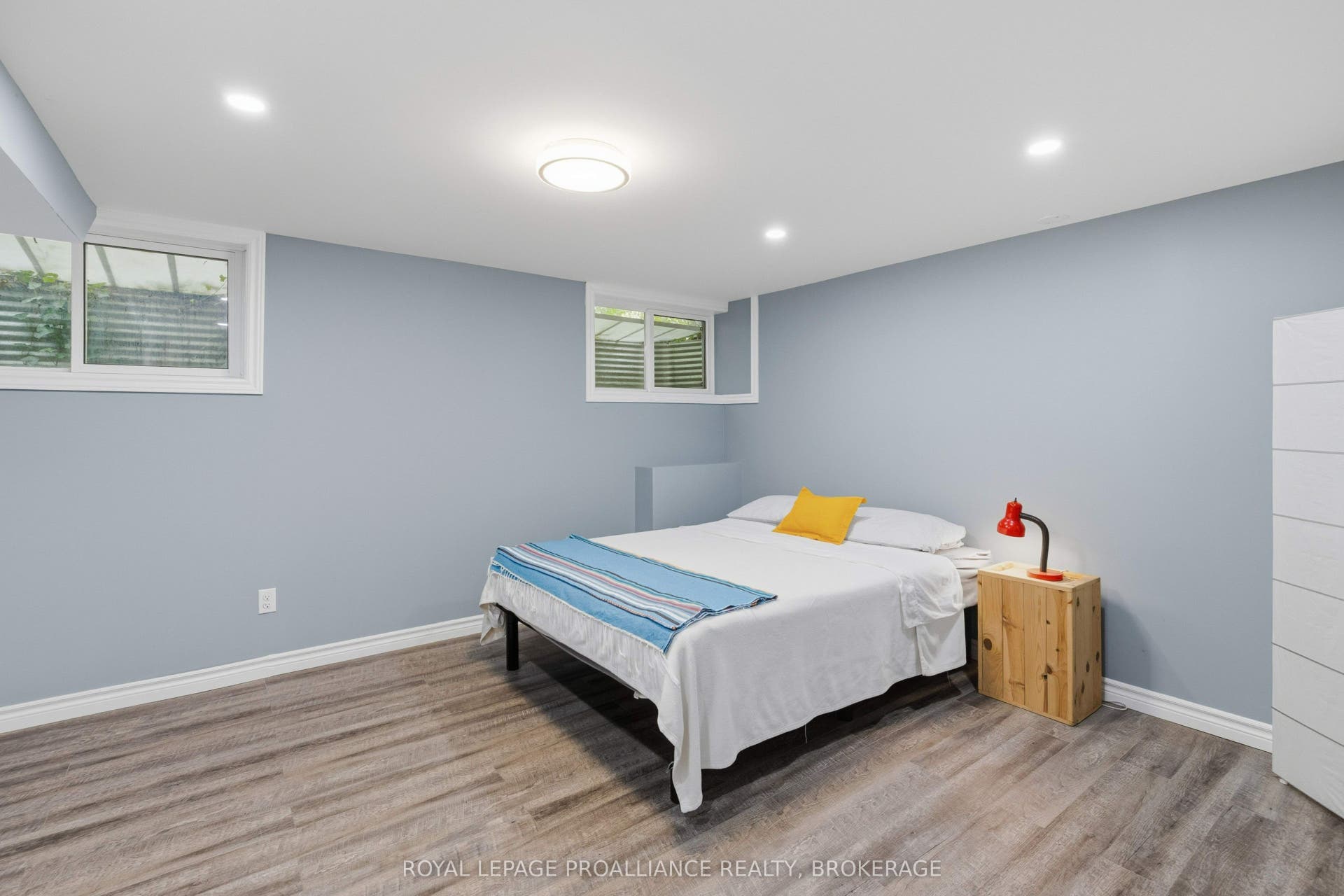 27 Riverside Drive, Kingston, Frontenac ON K7L 4V1