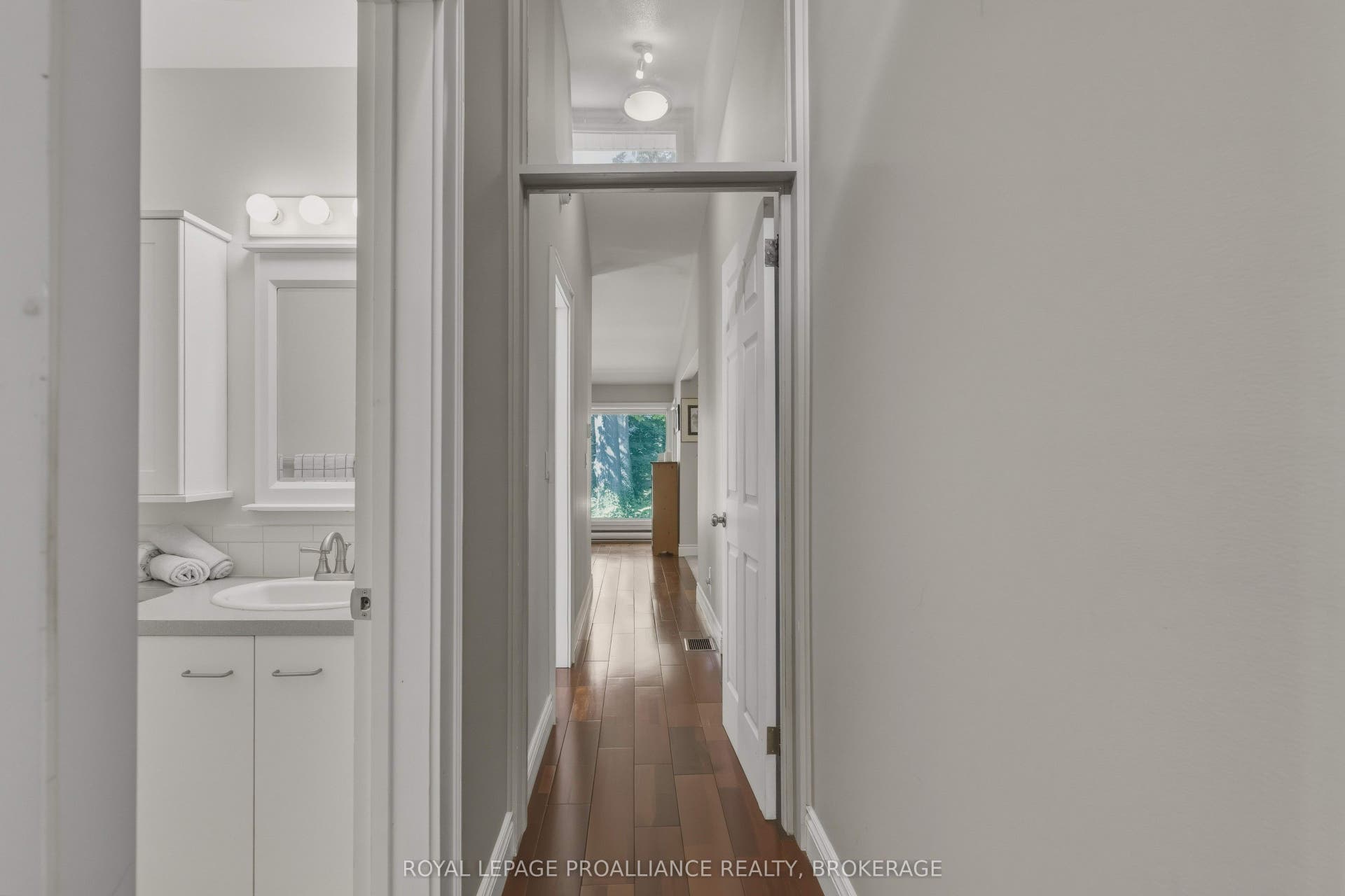 27 Riverside Drive, Kingston, Frontenac ON K7L 4V1