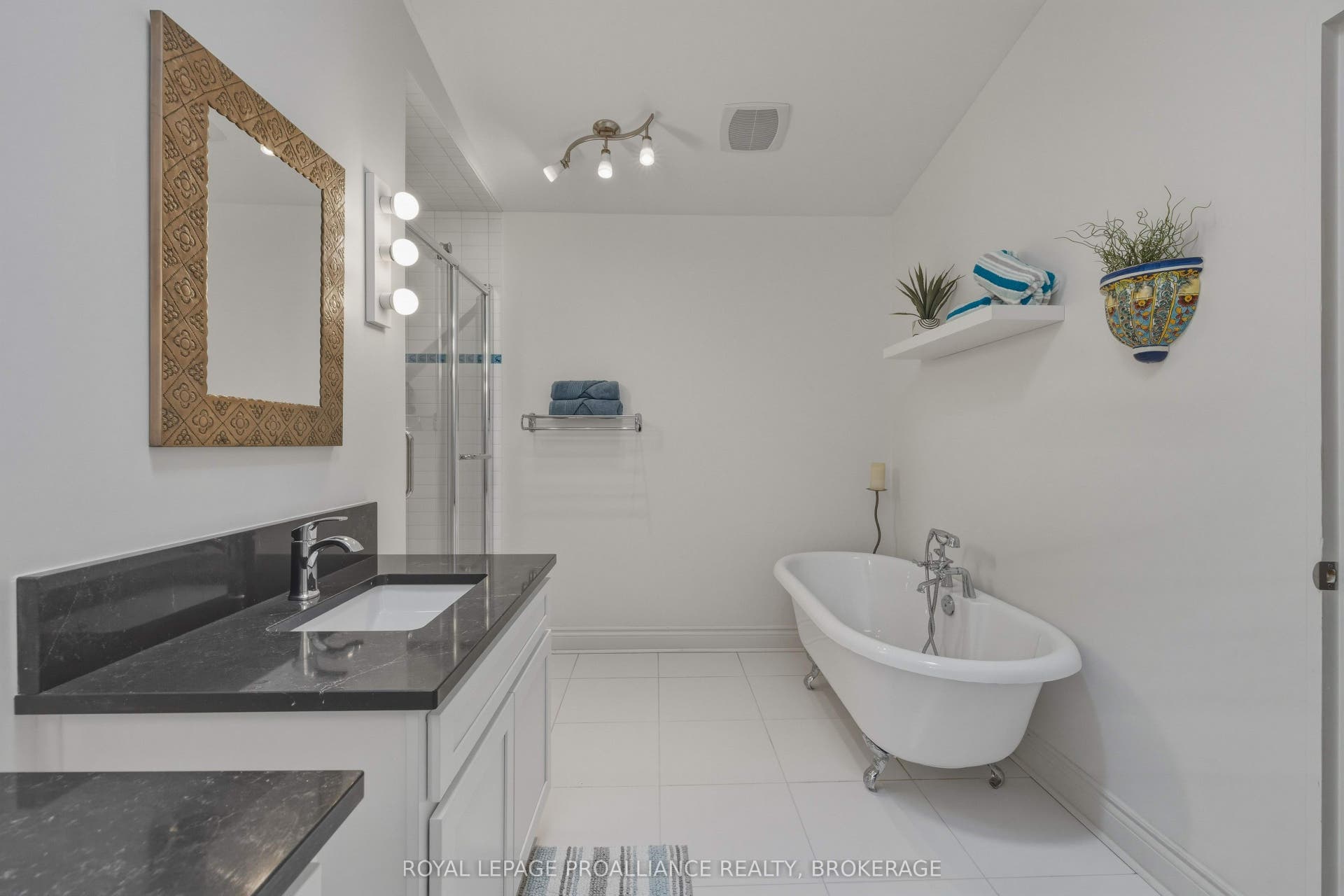 27 Riverside Drive, Kingston, Frontenac ON K7L 4V1
