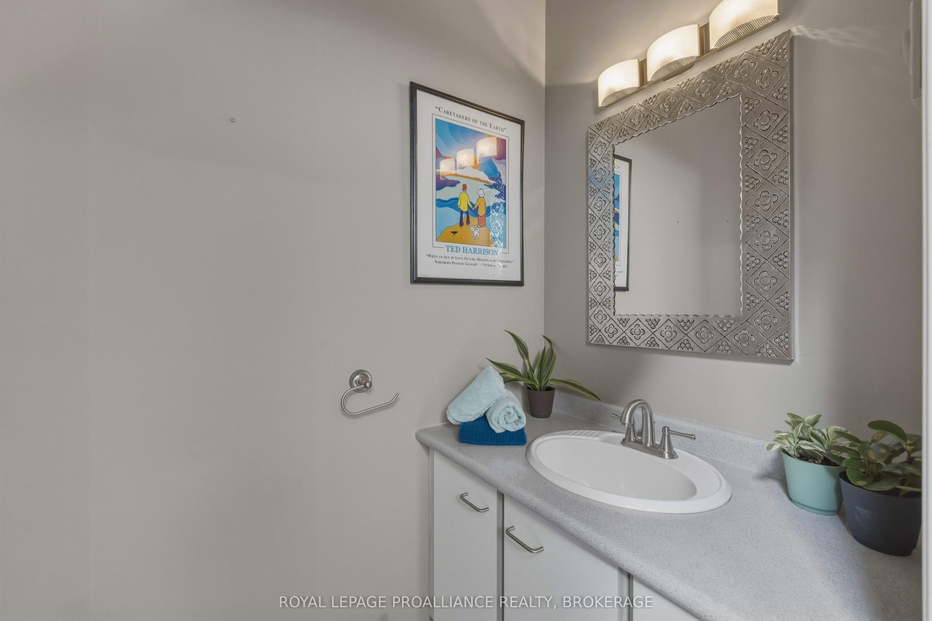 27 Riverside Drive, Kingston, Frontenac ON K7L 4V1