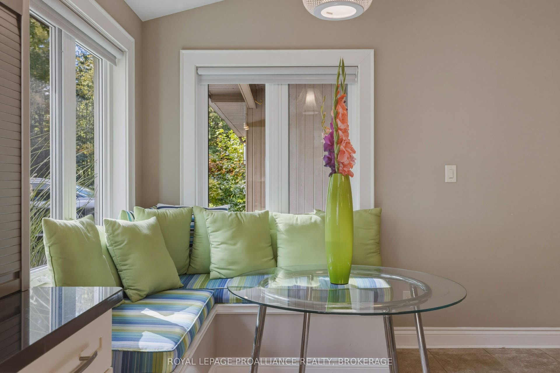 27 Riverside Drive, Kingston, Frontenac ON K7L 4V1