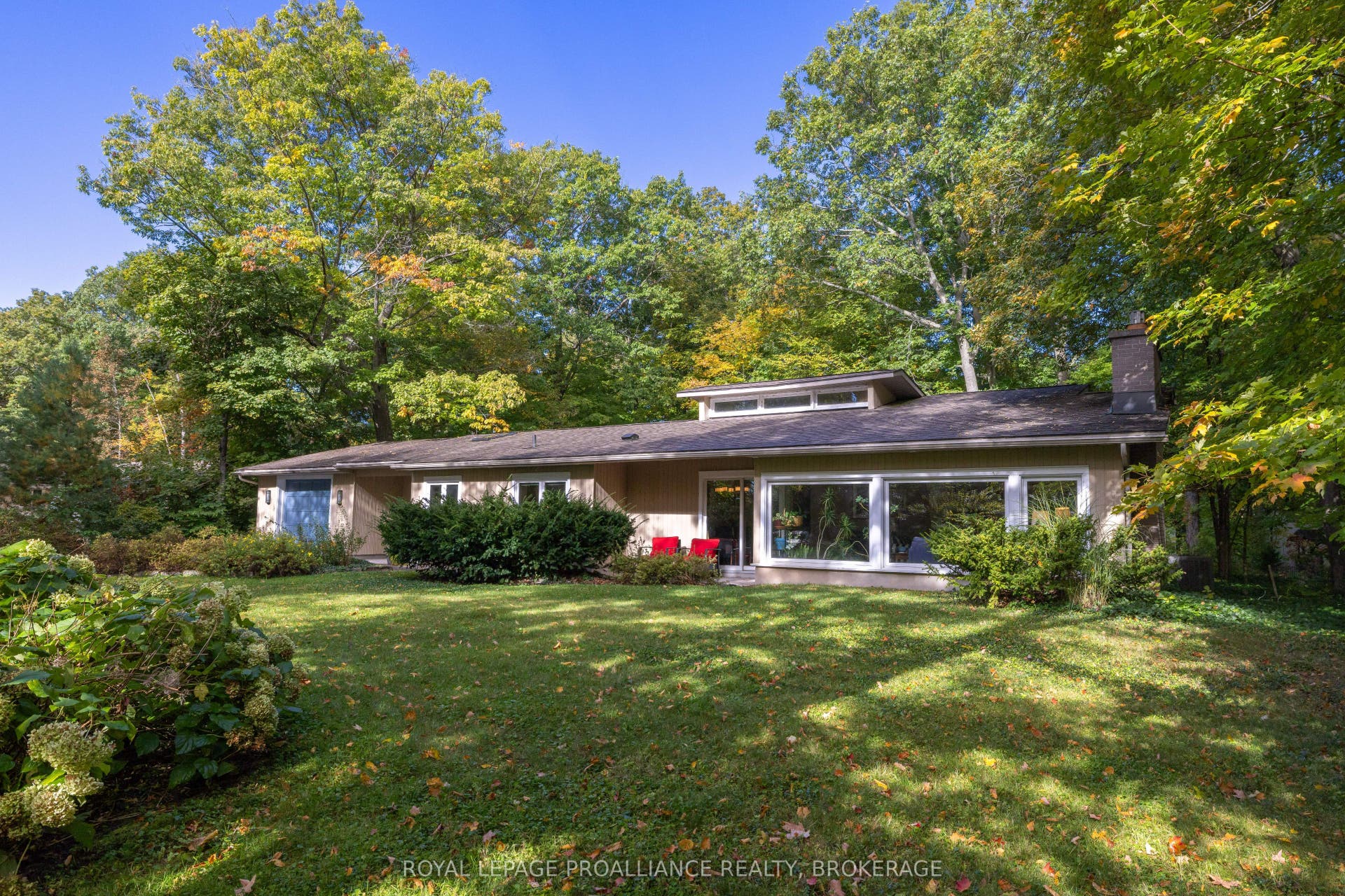 27 Riverside Drive, Kingston, Frontenac ON K7L 4V1