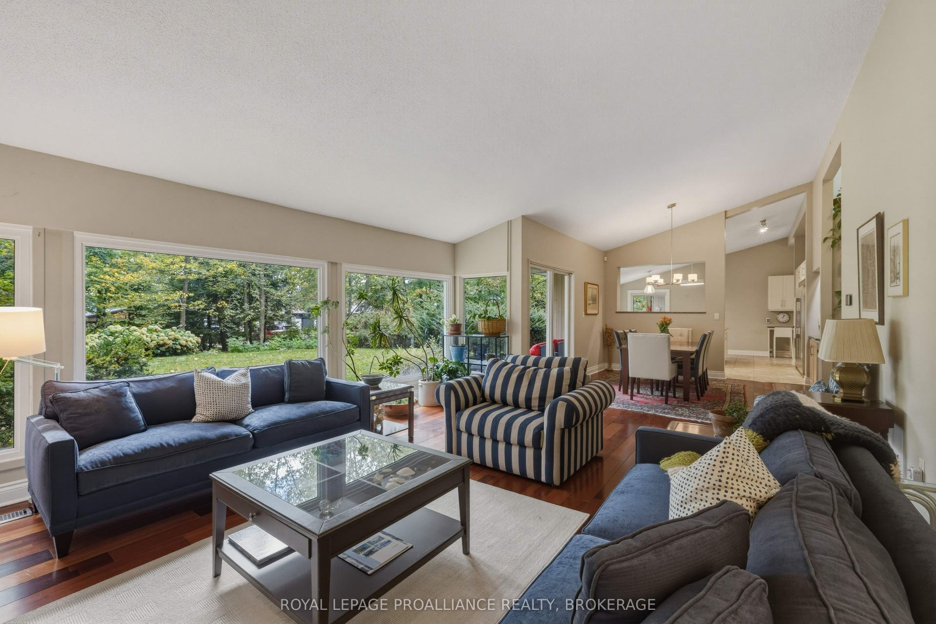 27 Riverside Drive, Kingston, Frontenac ON K7L 4V1