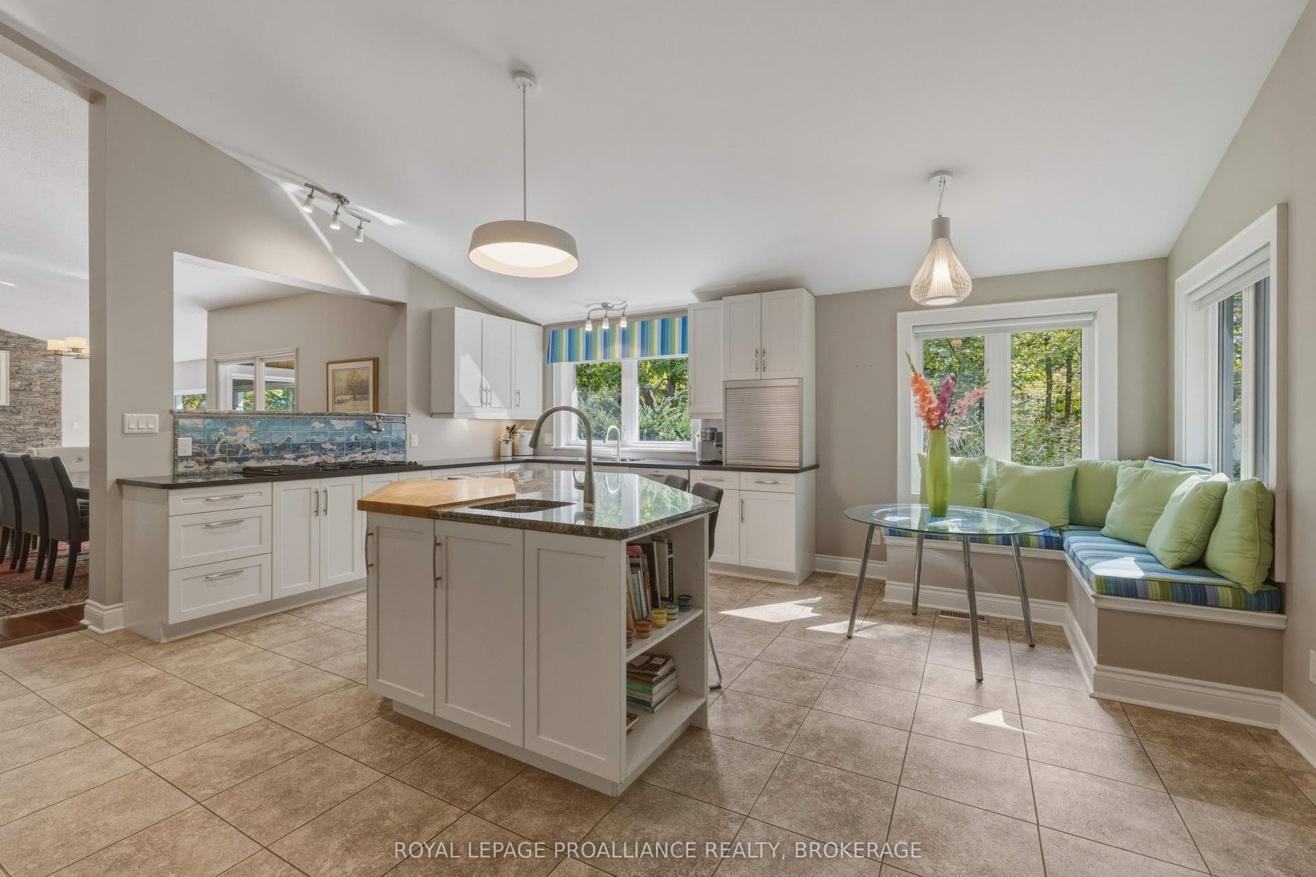 27 Riverside Drive, Kingston, Frontenac ON K7L 4V1