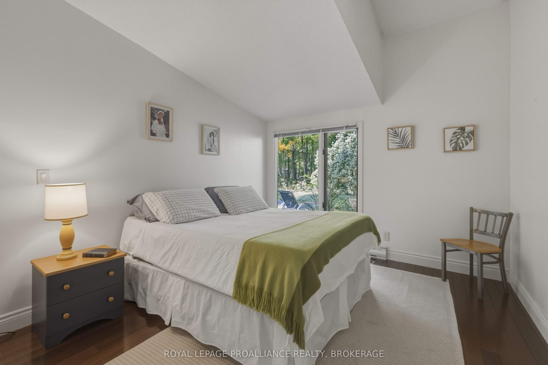 27 Riverside Drive, Kingston, Frontenac ON K7L 4V1