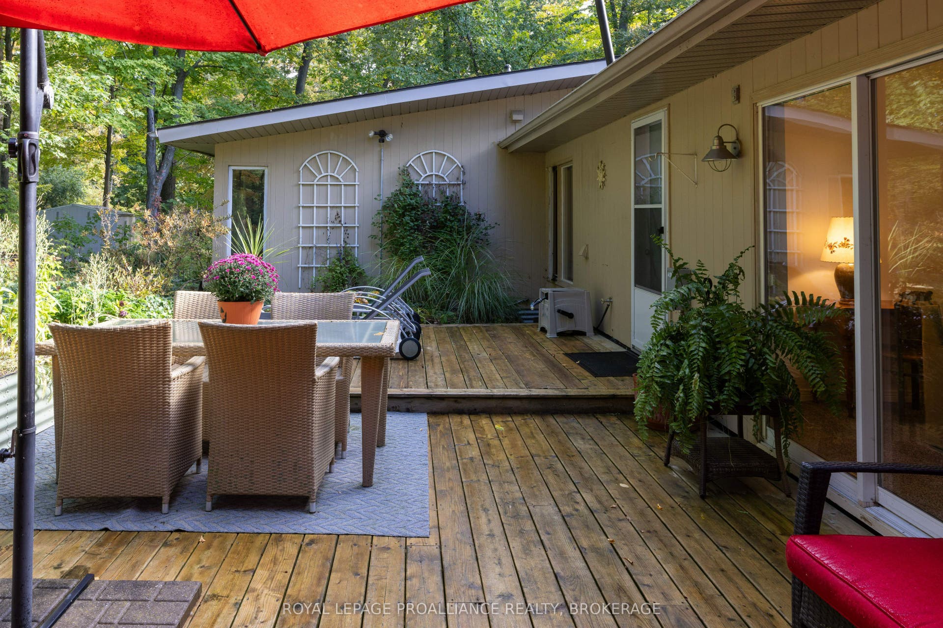 27 Riverside Drive, Kingston, Frontenac ON K7L 4V1