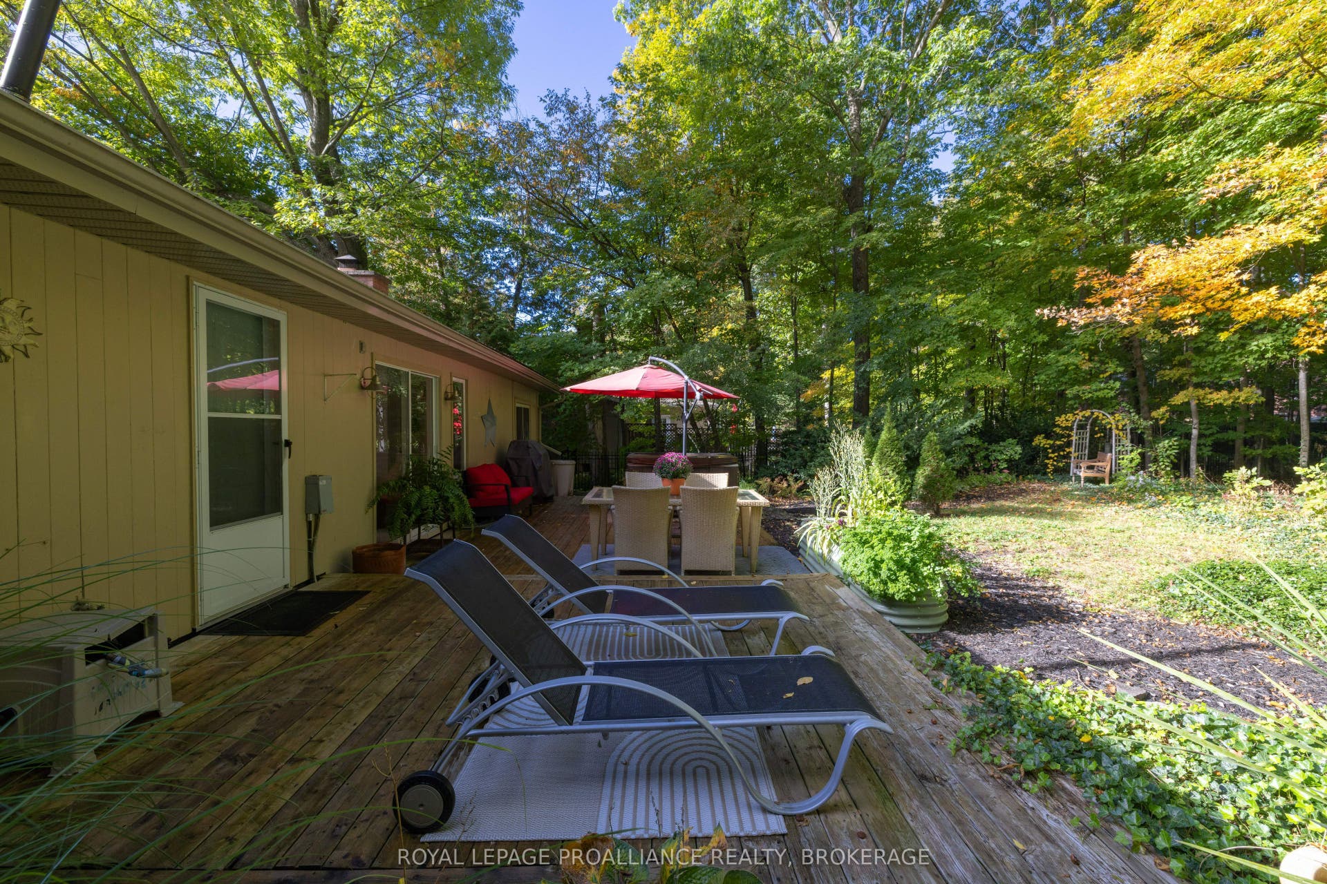 27 Riverside Drive, Kingston, Frontenac ON K7L 4V1