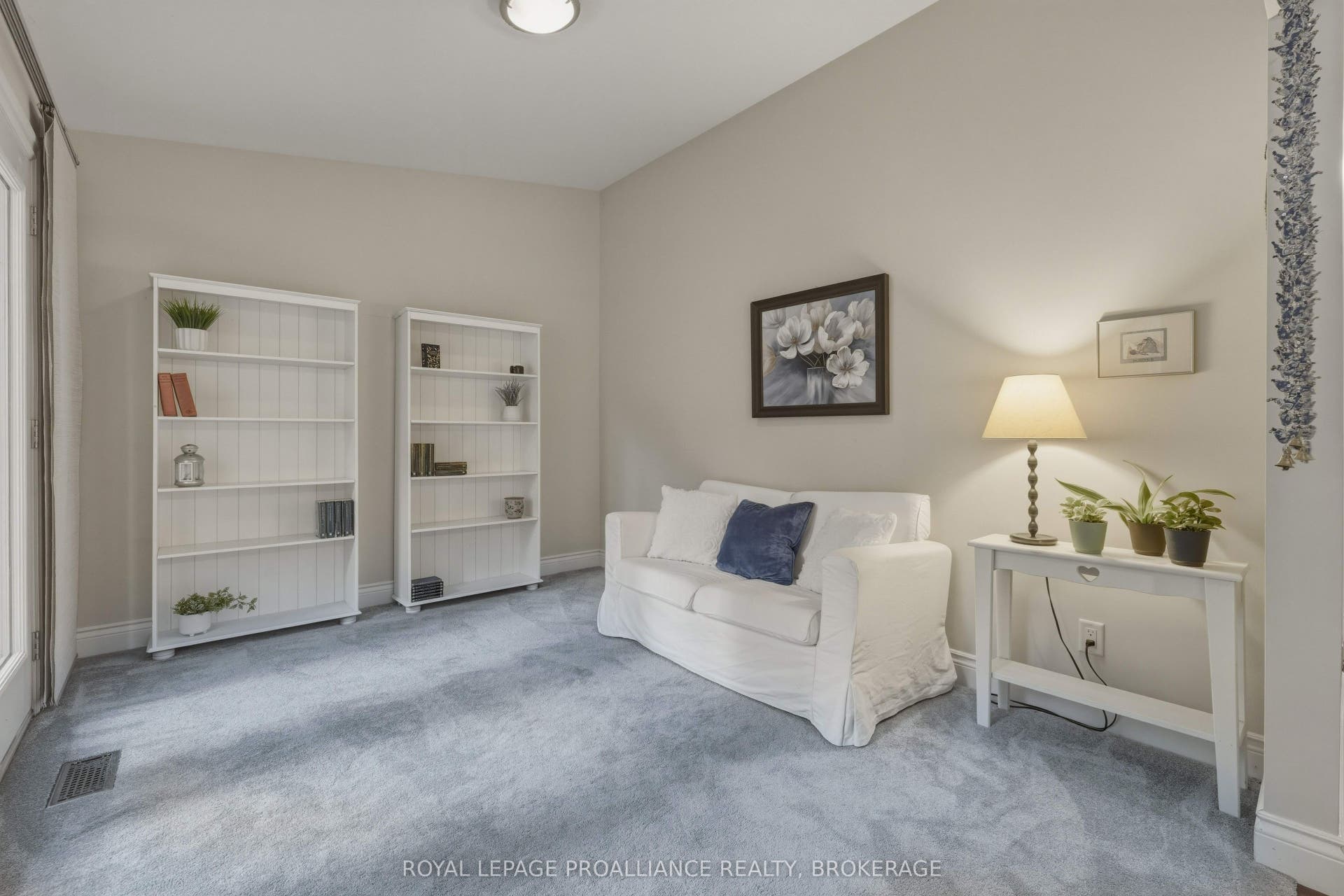 27 Riverside Drive, Kingston, Frontenac ON K7L 4V1