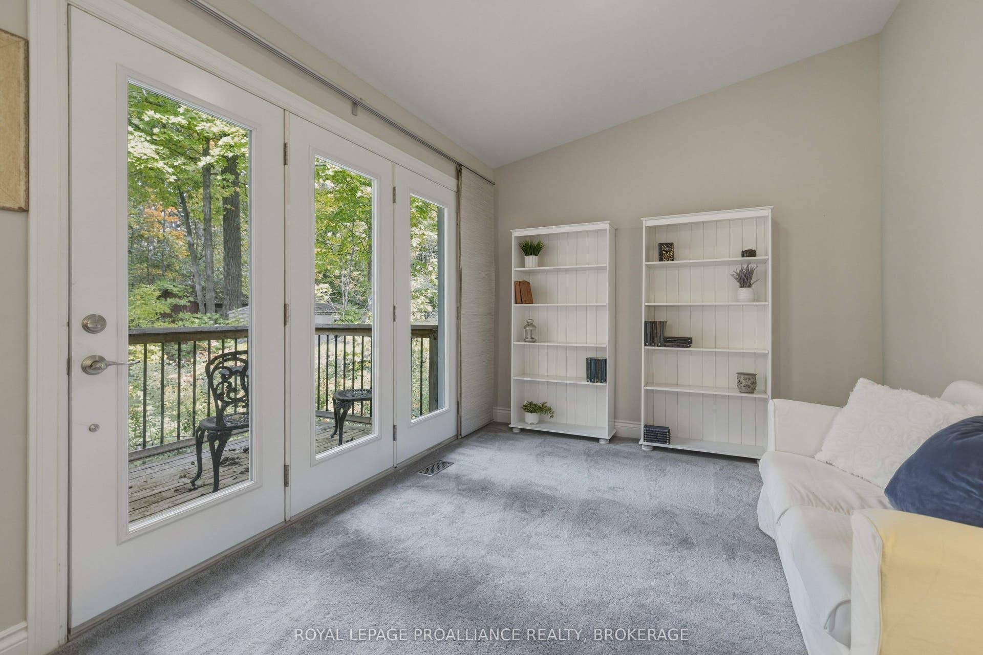 27 Riverside Drive, Kingston, Frontenac ON K7L 4V1