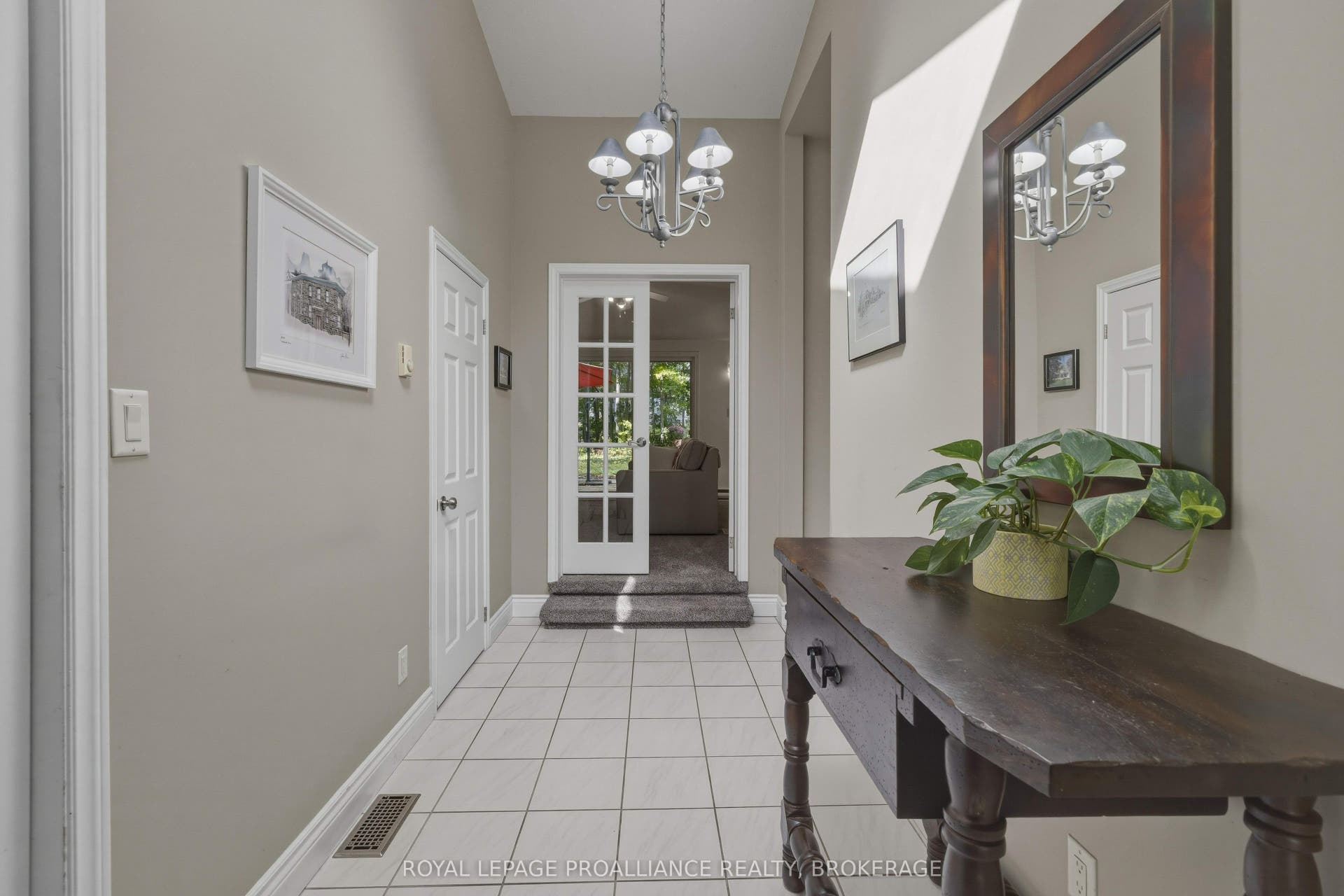 27 Riverside Drive, Kingston, Frontenac ON K7L 4V1