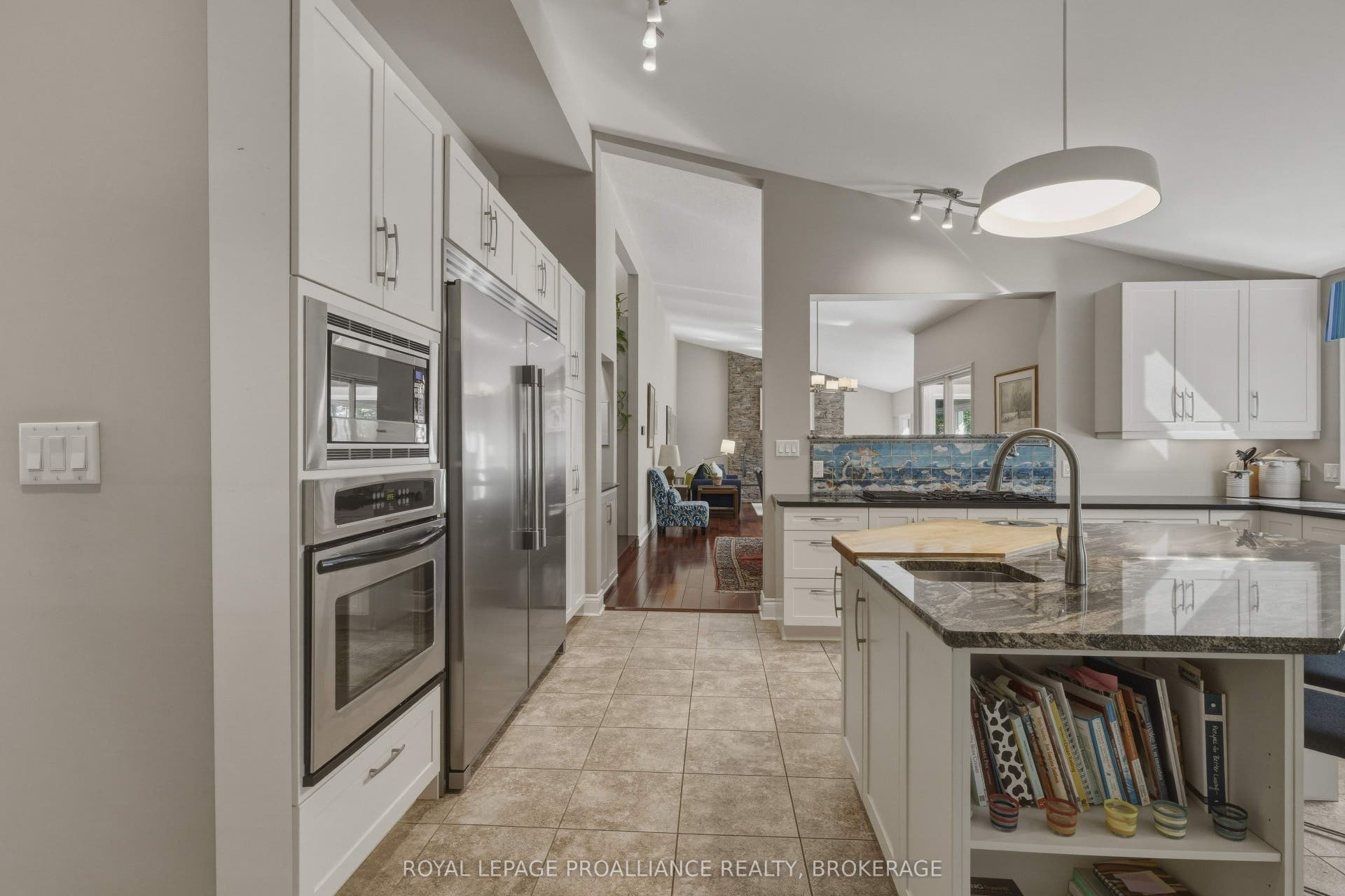 27 Riverside Drive, Kingston, Frontenac ON K7L 4V1