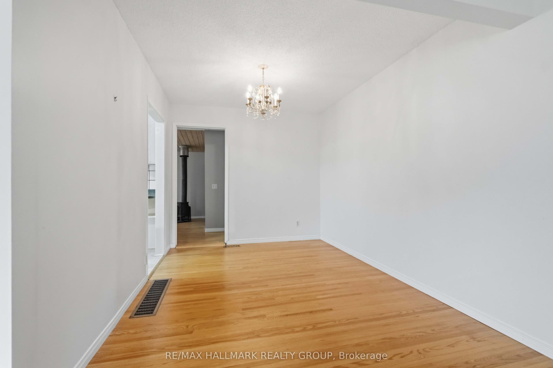 3 Sandwell Crescent, Kanata, Ottawa ON K2K 1V2 3 Sandwell Crescent, Kanata, Ottawa ON K2K 1V2