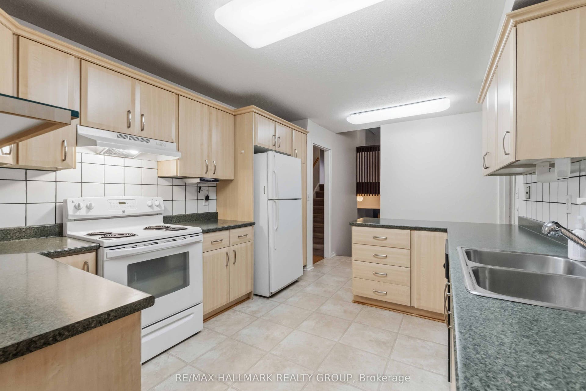 3 Sandwell Crescent, Kanata, Ottawa ON K2K 1V2 3 Sandwell Crescent, Kanata, Ottawa ON K2K 1V2