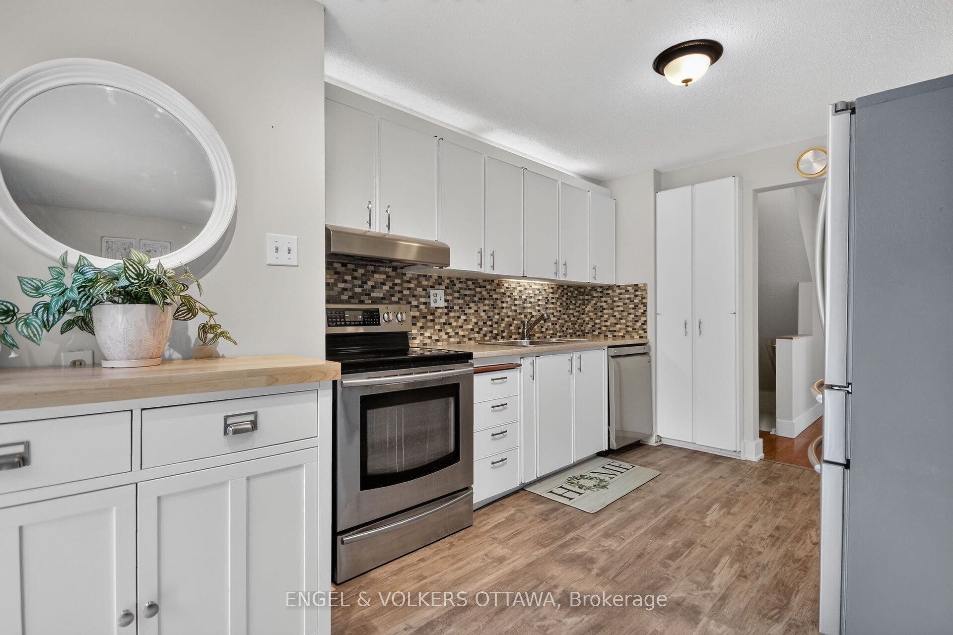 138 Sherway Drive, Barrhaven, Ottawa ON K2J 1P1 138 Sherway Drive, Barrhaven, Ottawa ON K2J 1P1