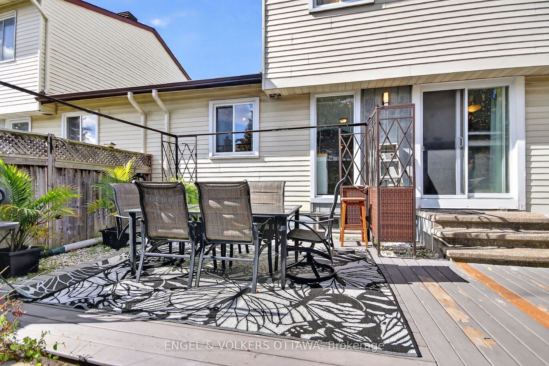 138 Sherway Drive, Barrhaven, Ottawa ON K2J 1P1 138 Sherway Drive, Barrhaven, Ottawa ON K2J 1P1
