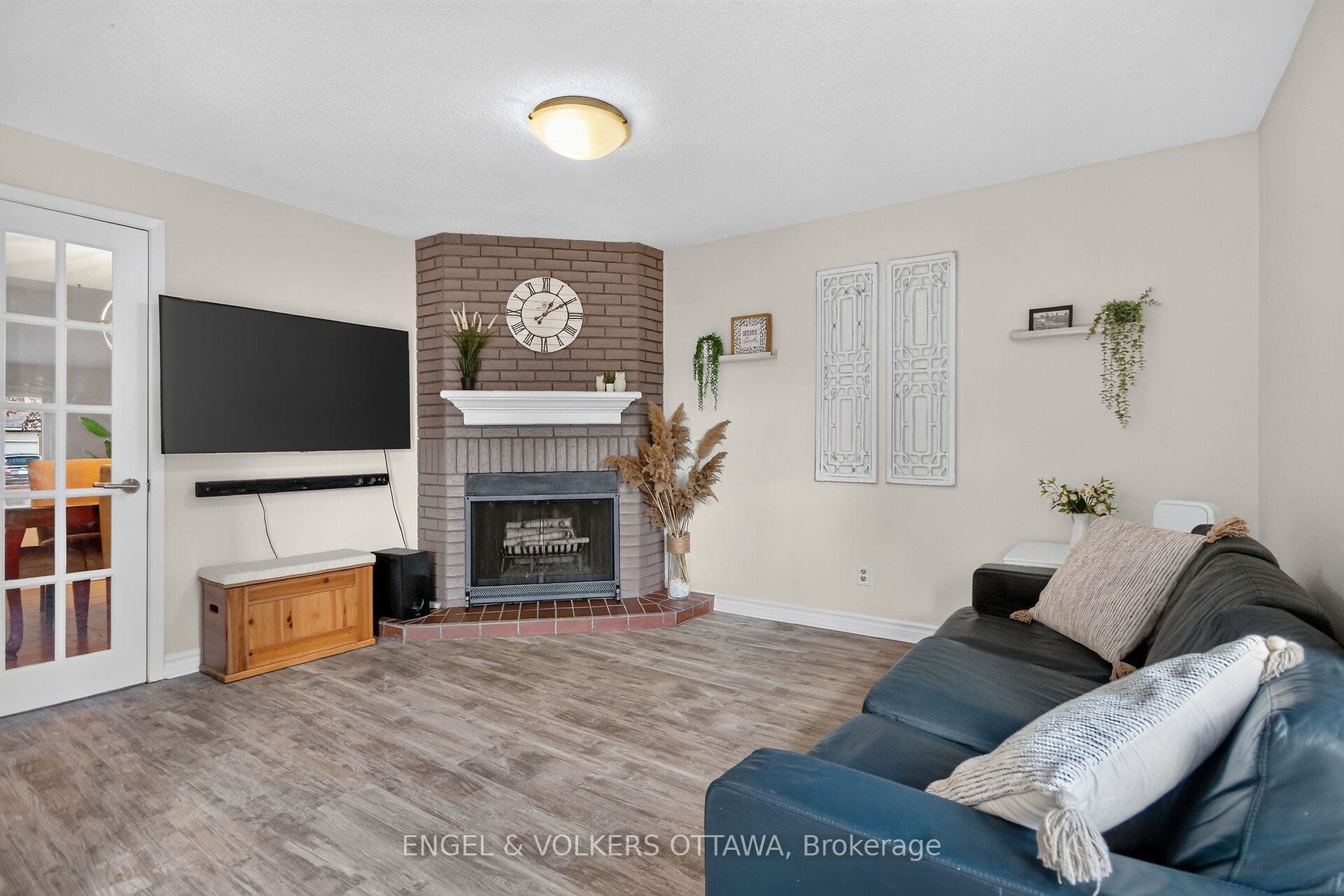 138 Sherway Drive, Barrhaven, Ottawa ON K2J 1P1 138 Sherway Drive, Barrhaven, Ottawa ON K2J 1P1