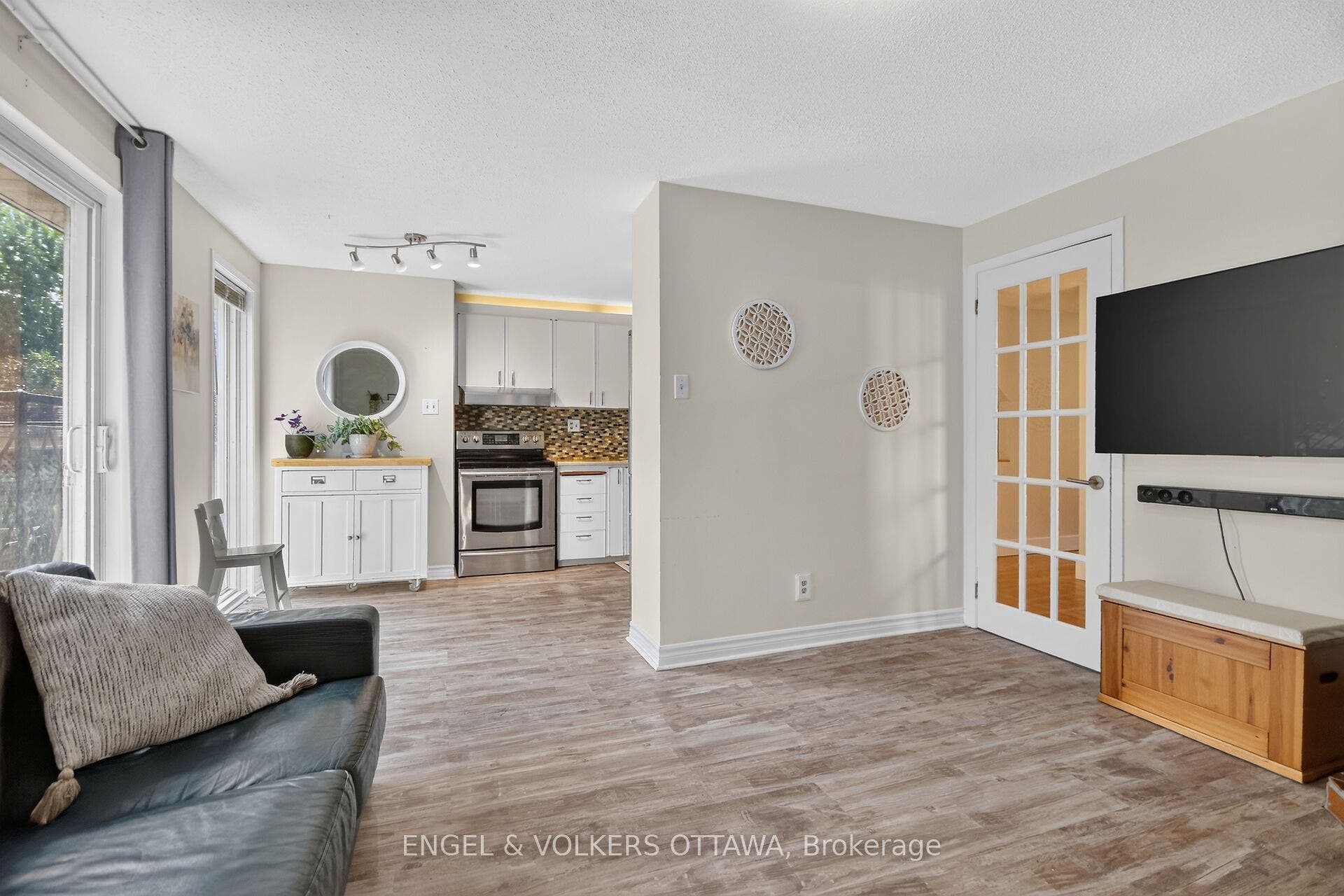 138 Sherway Drive, Barrhaven, Ottawa ON K2J 1P1 138 Sherway Drive, Barrhaven, Ottawa ON K2J 1P1