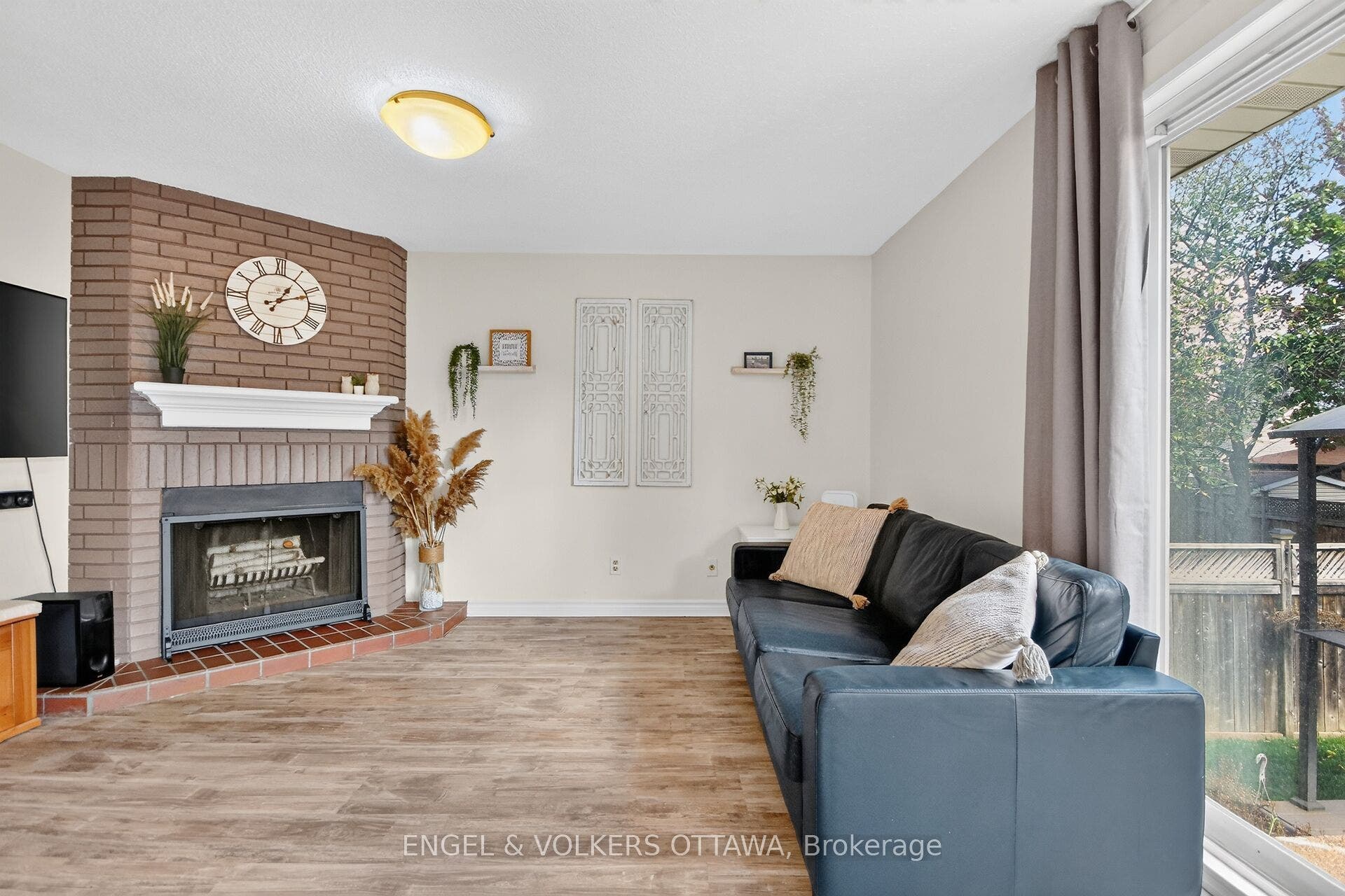 138 Sherway Drive, Barrhaven, Ottawa ON K2J 1P1 138 Sherway Drive, Barrhaven, Ottawa ON K2J 1P1