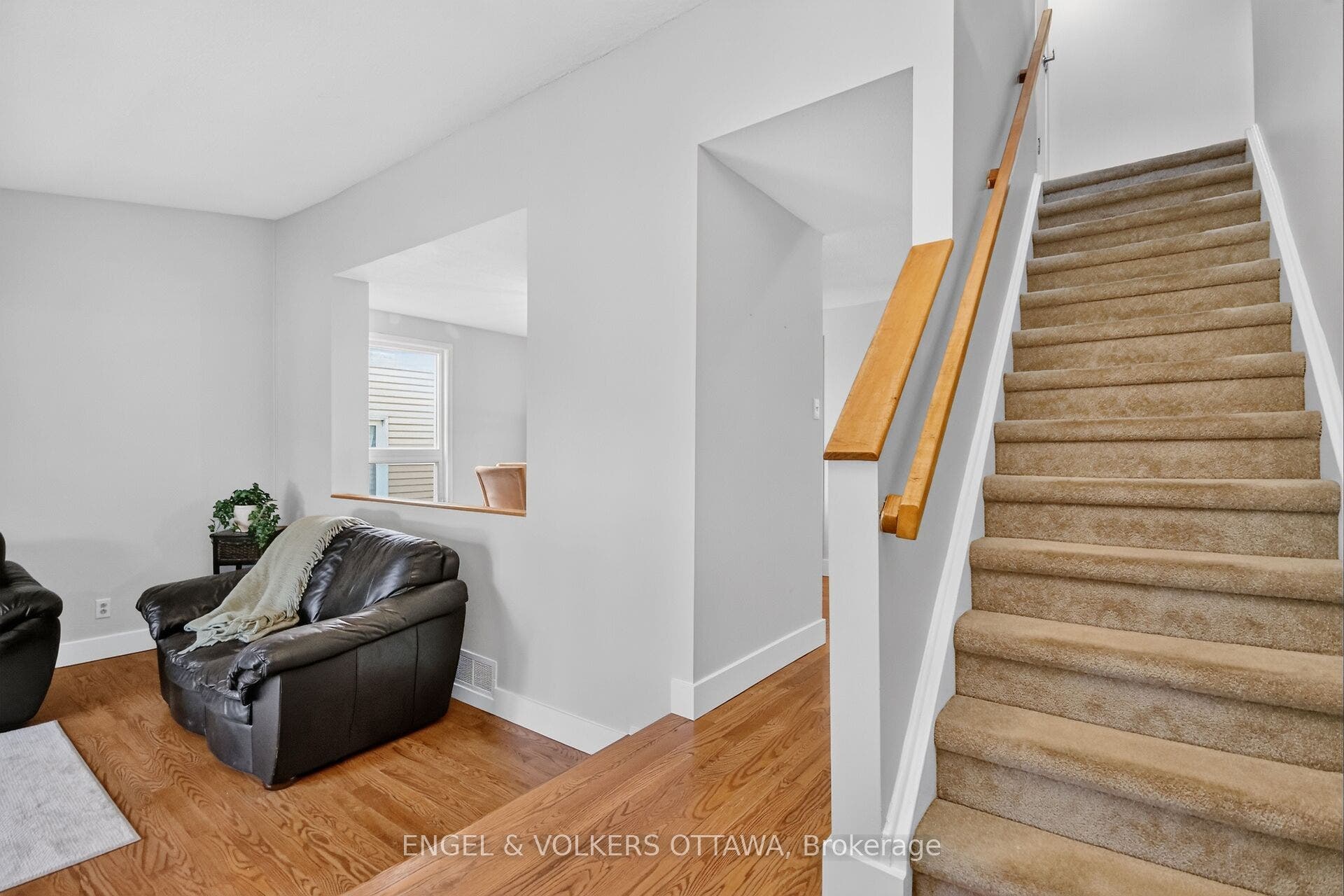 138 Sherway Drive, Barrhaven, Ottawa ON K2J 1P1 138 Sherway Drive, Barrhaven, Ottawa ON K2J 1P1