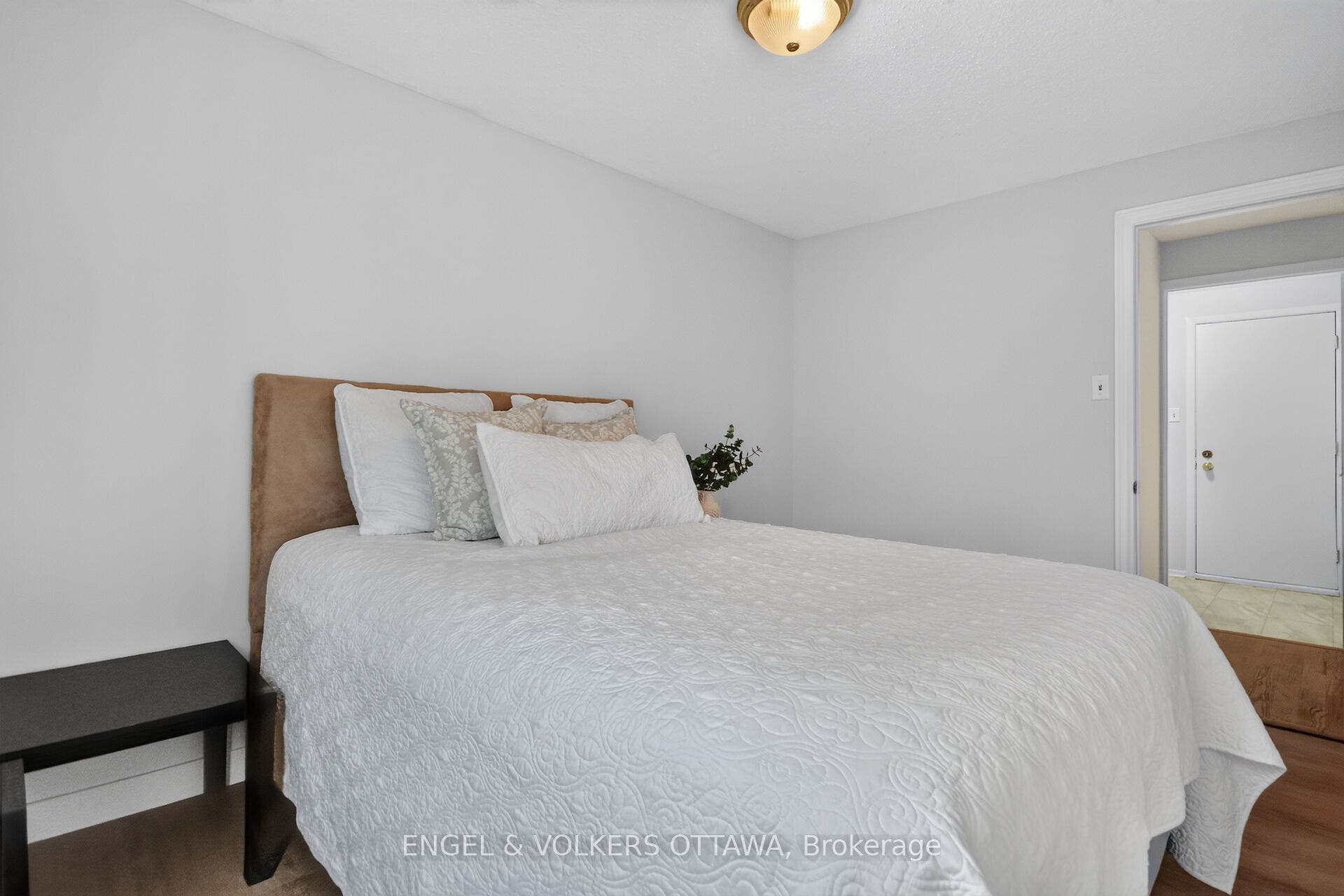138 Sherway Drive, Barrhaven, Ottawa ON K2J 1P1 138 Sherway Drive, Barrhaven, Ottawa ON K2J 1P1