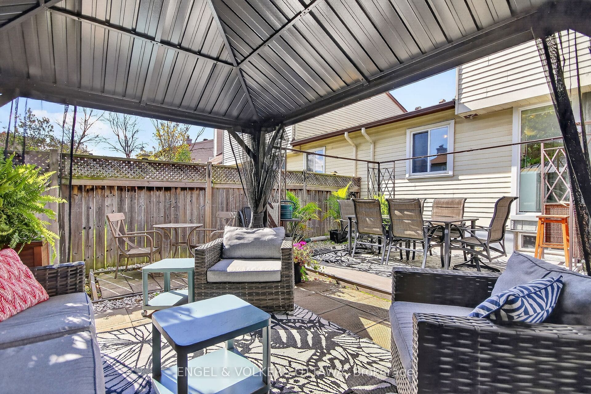 138 Sherway Drive, Barrhaven, Ottawa ON K2J 1P1 138 Sherway Drive, Barrhaven, Ottawa ON K2J 1P1