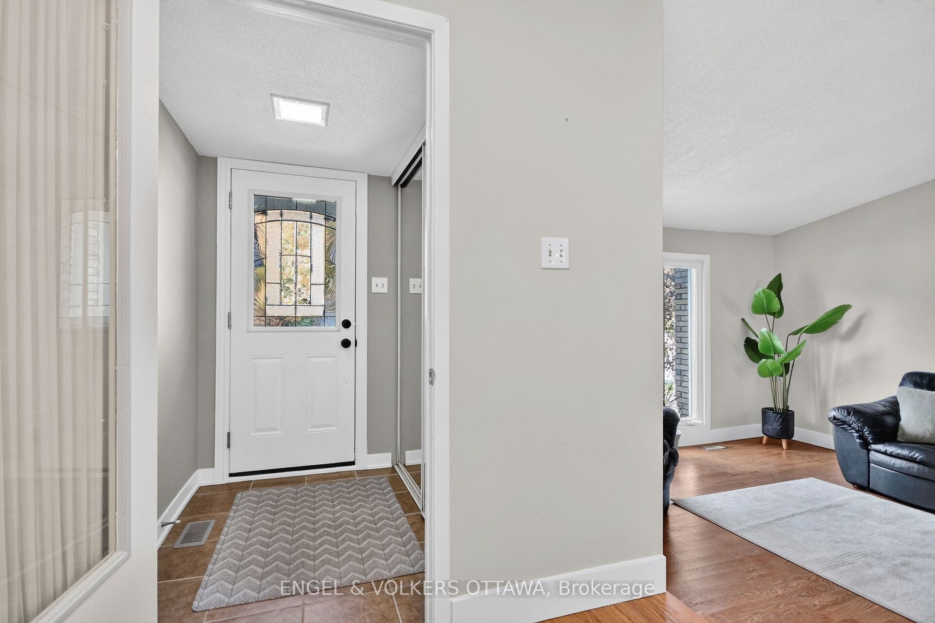 138 Sherway Drive, Barrhaven, Ottawa ON K2J 1P1 138 Sherway Drive, Barrhaven, Ottawa ON K2J 1P1