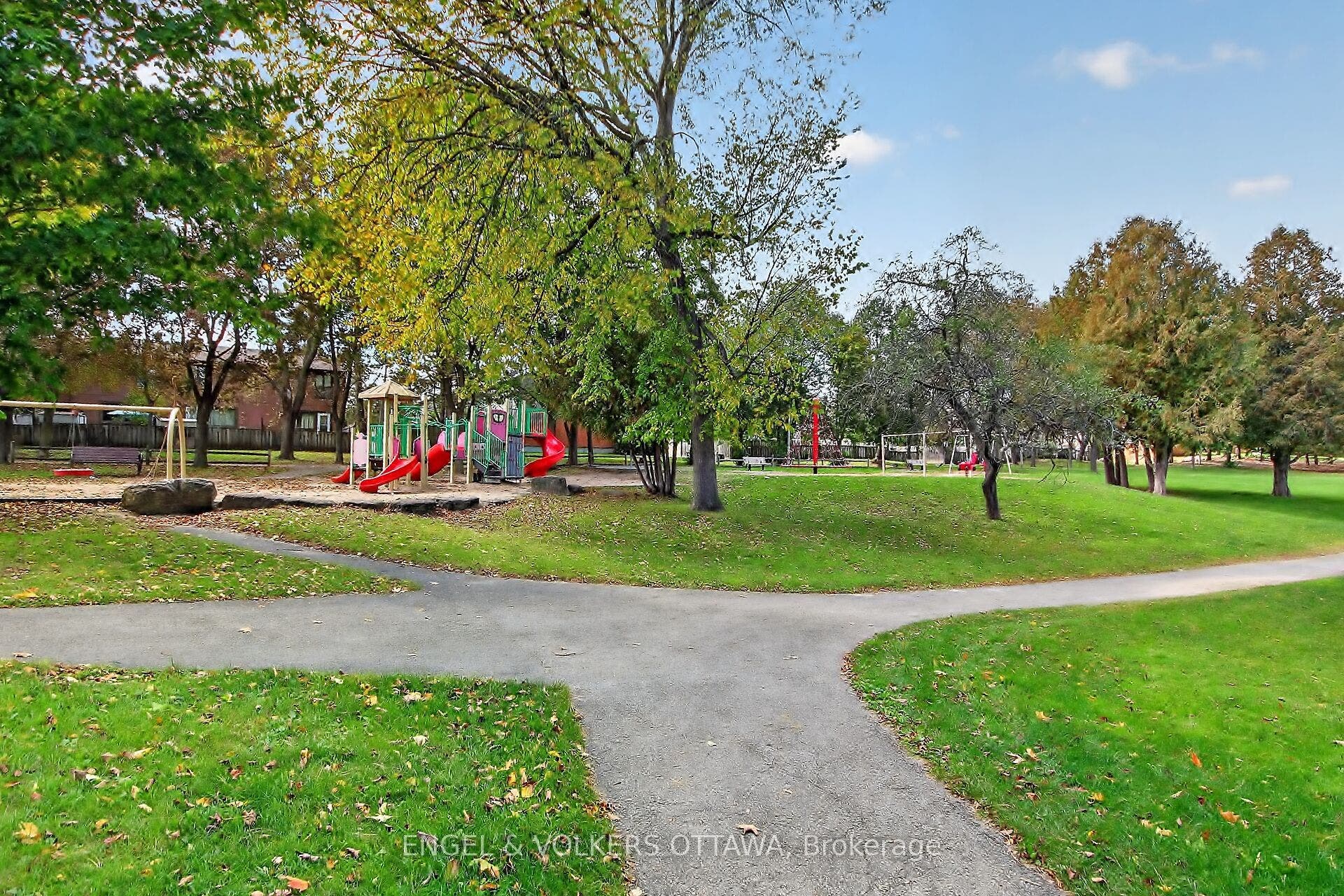 138 Sherway Drive, Barrhaven, Ottawa ON K2J 1P1 138 Sherway Drive, Barrhaven, Ottawa ON K2J 1P1