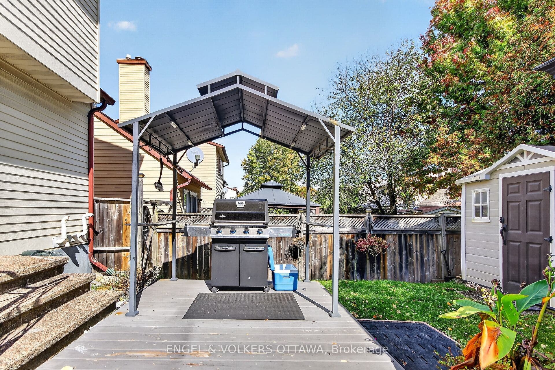 138 Sherway Drive, Barrhaven, Ottawa ON K2J 1P1 138 Sherway Drive, Barrhaven, Ottawa ON K2J 1P1