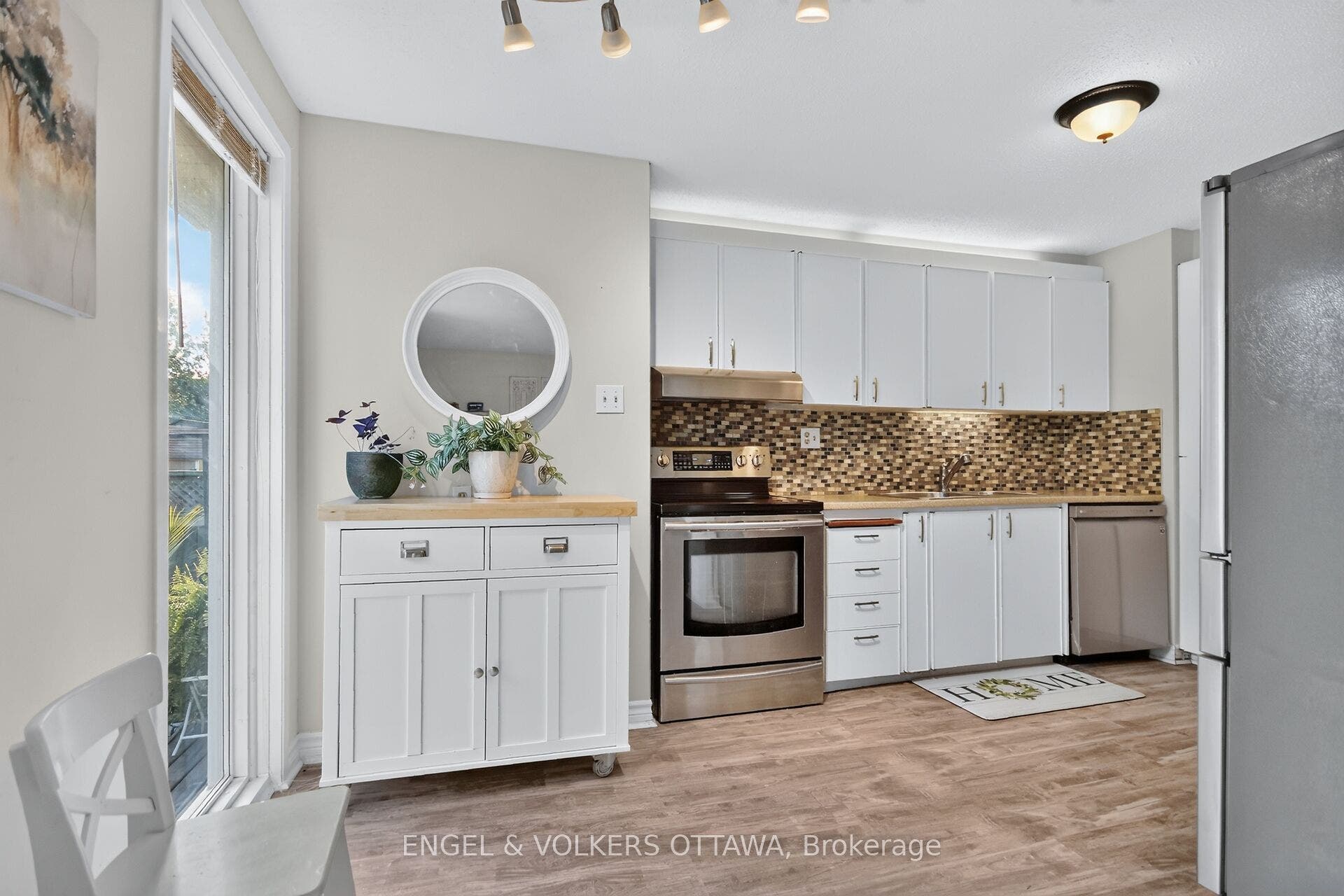 138 Sherway Drive, Barrhaven, Ottawa ON K2J 1P1 138 Sherway Drive, Barrhaven, Ottawa ON K2J 1P1