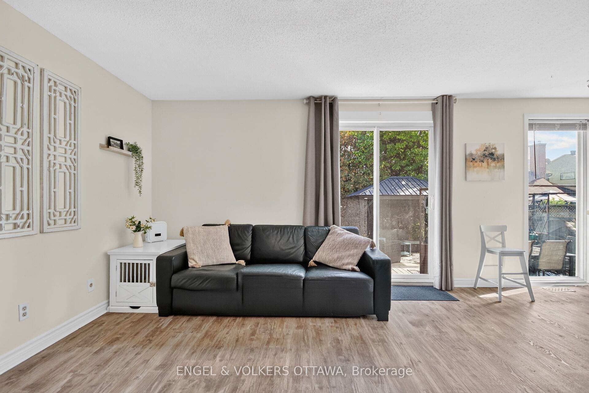 138 Sherway Drive, Barrhaven, Ottawa ON K2J 1P1 138 Sherway Drive, Barrhaven, Ottawa ON K2J 1P1