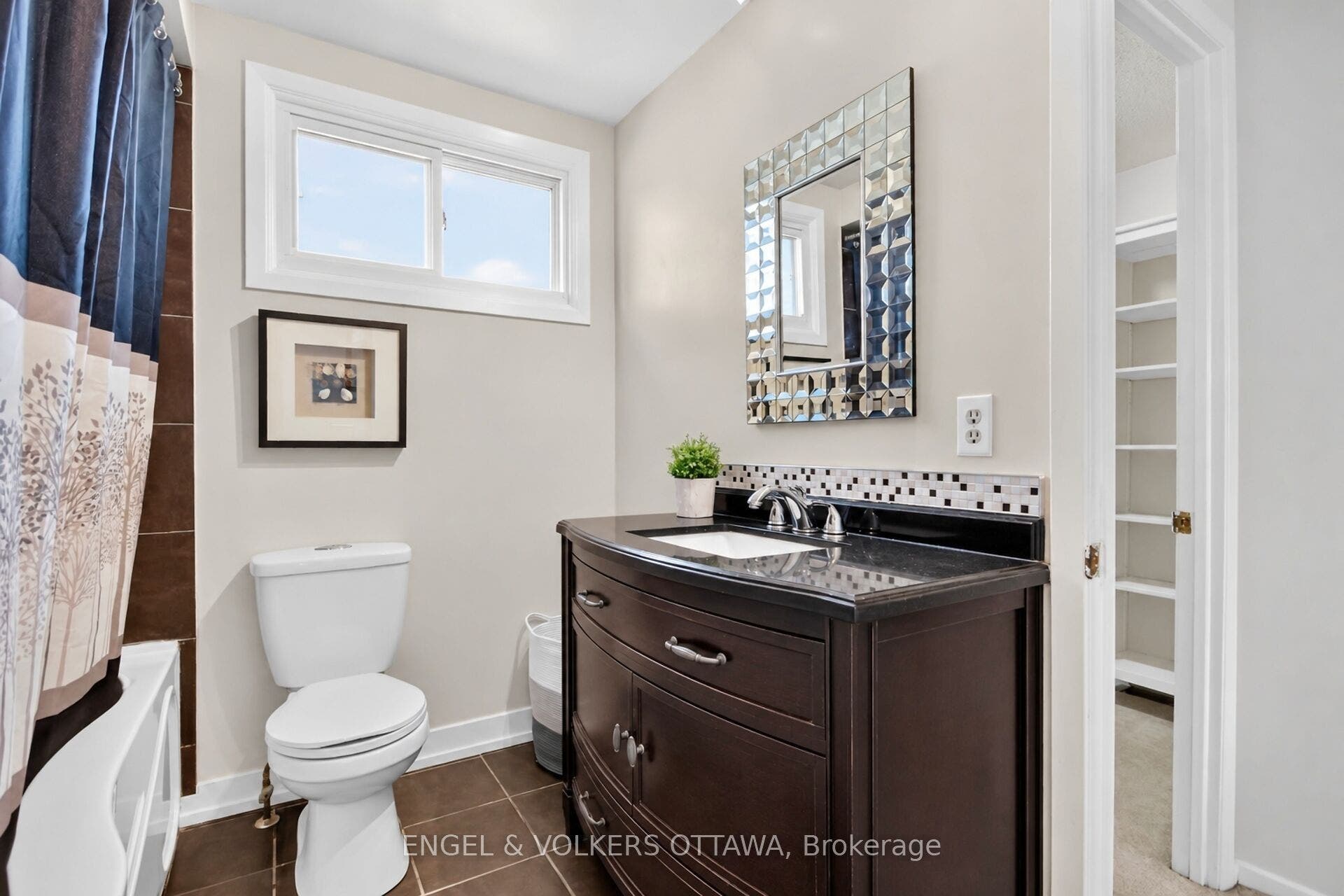138 Sherway Drive, Barrhaven, Ottawa ON K2J 1P1 138 Sherway Drive, Barrhaven, Ottawa ON K2J 1P1