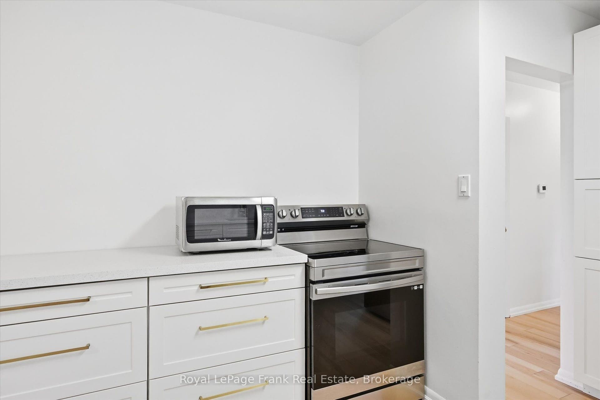 19 Daleview Avenue, Peterborough, Peterborough ON K9J 1L6