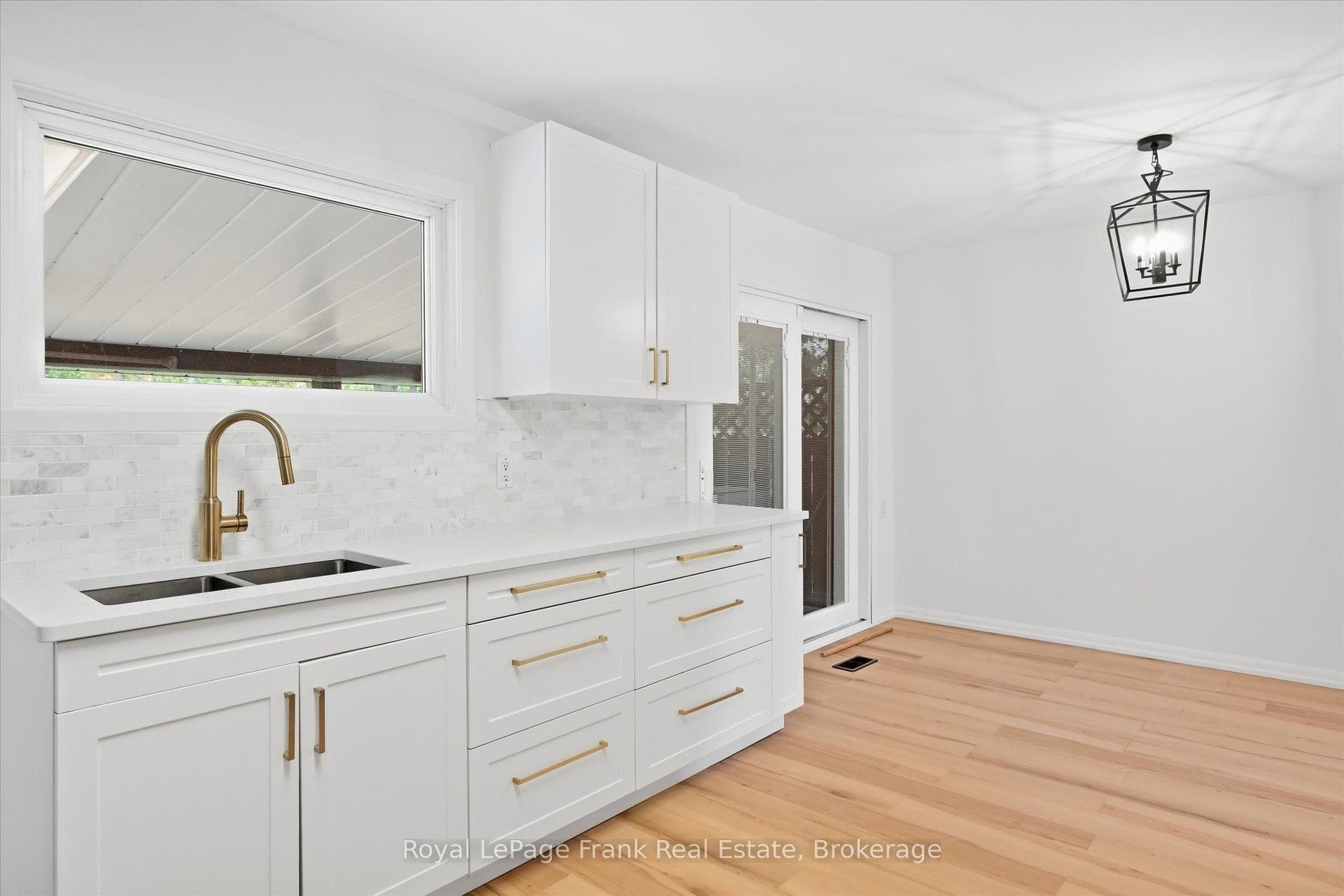 19 Daleview Avenue, Peterborough, Peterborough ON K9J 1L6