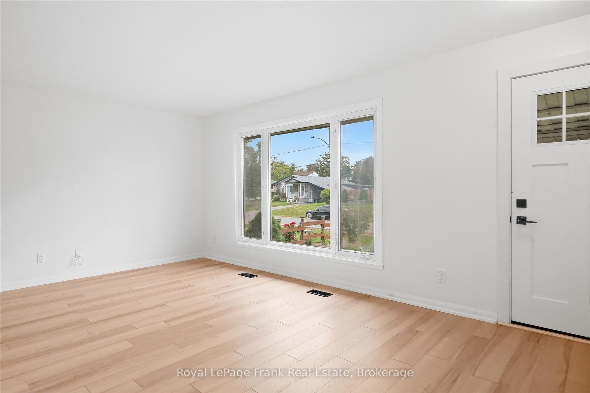 19 Daleview Avenue, Peterborough, Peterborough ON K9J 1L6