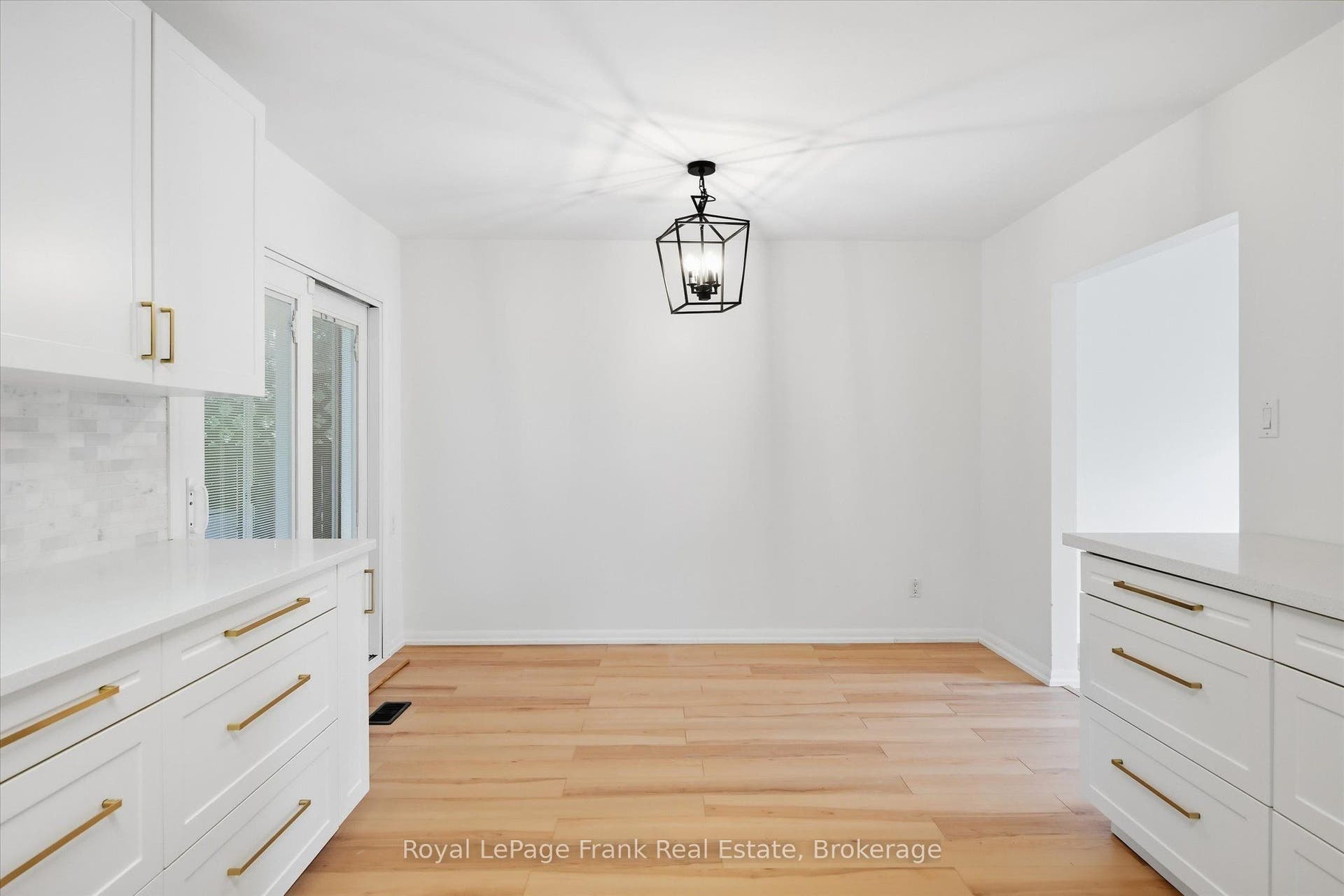 19 Daleview Avenue, Peterborough, Peterborough ON K9J 1L6