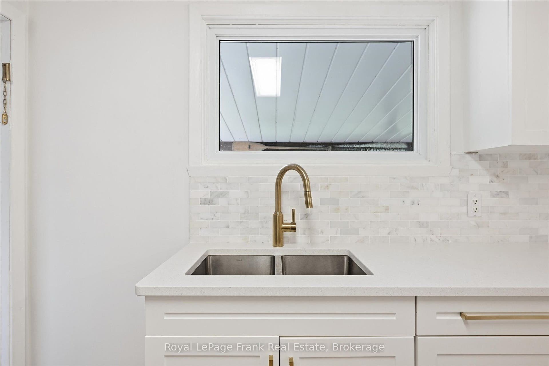 19 Daleview Avenue, Peterborough, Peterborough ON K9J 1L6