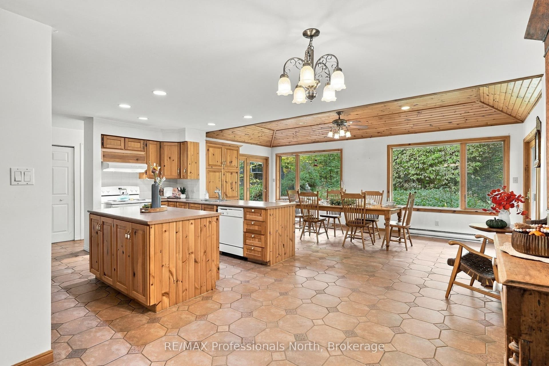 1164 Nicholls Road, Bracebridge, Muskoka ON P1L 0K7