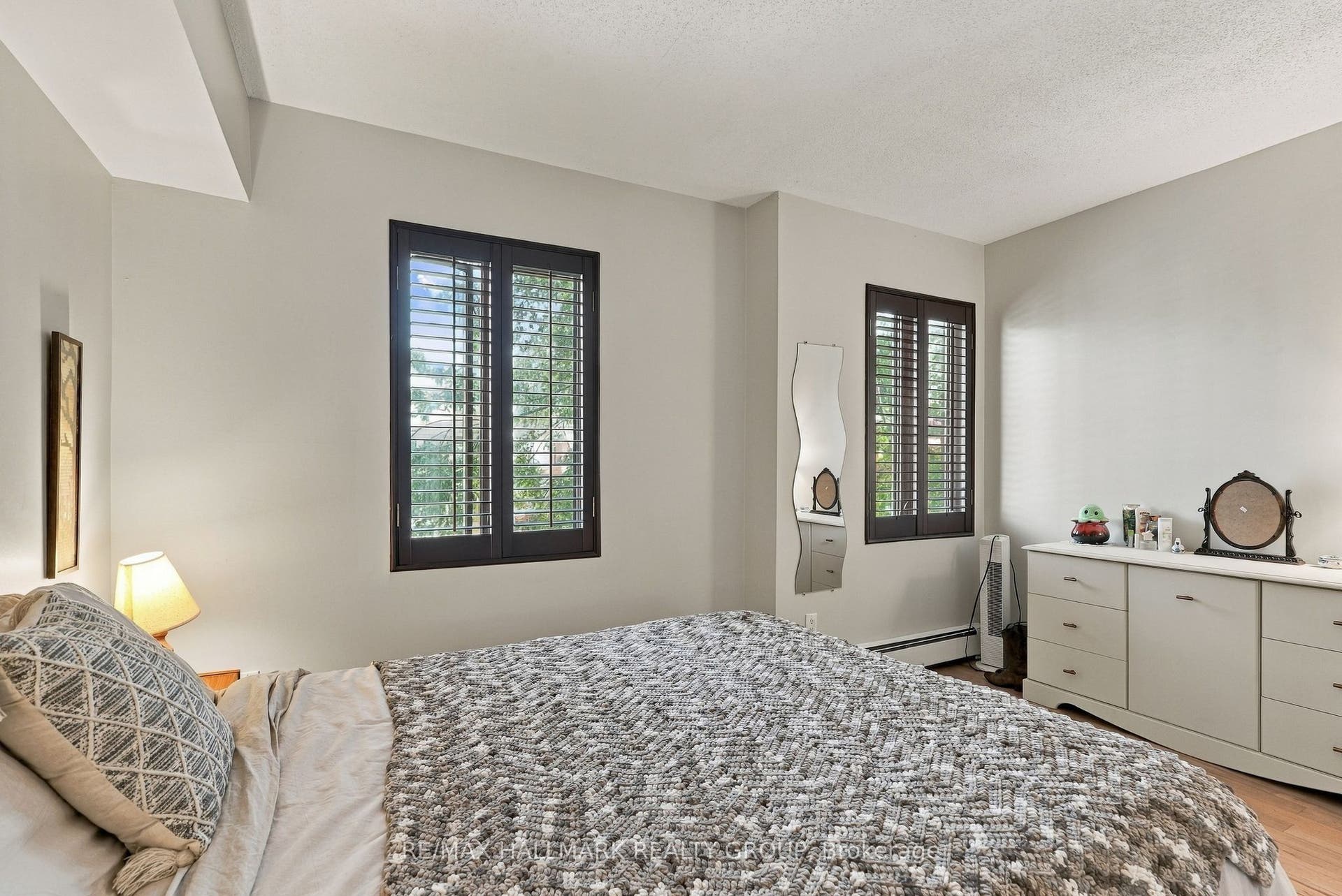 28 Crispin Private, Manor Park - Cardinal Glen And Area, Ottawa ON K1K 2T8 28 Crispin Private, Manor Park - Cardinal Glen And Area, Ottawa ON K1K 2T8