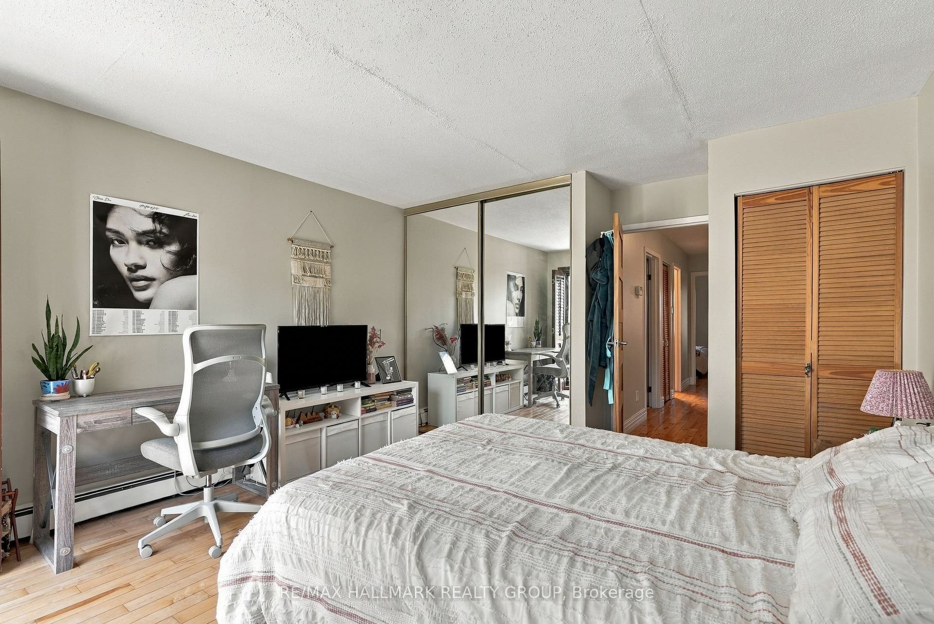 28 Crispin Private, Manor Park - Cardinal Glen And Area, Ottawa ON K1K 2T8 28 Crispin Private, Manor Park - Cardinal Glen And Area, Ottawa ON K1K 2T8