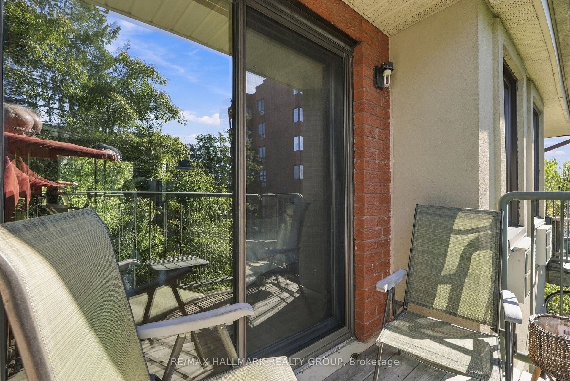 28 Crispin Private, Manor Park - Cardinal Glen And Area, Ottawa ON K1K 2T8 28 Crispin Private, Manor Park - Cardinal Glen And Area, Ottawa ON K1K 2T8