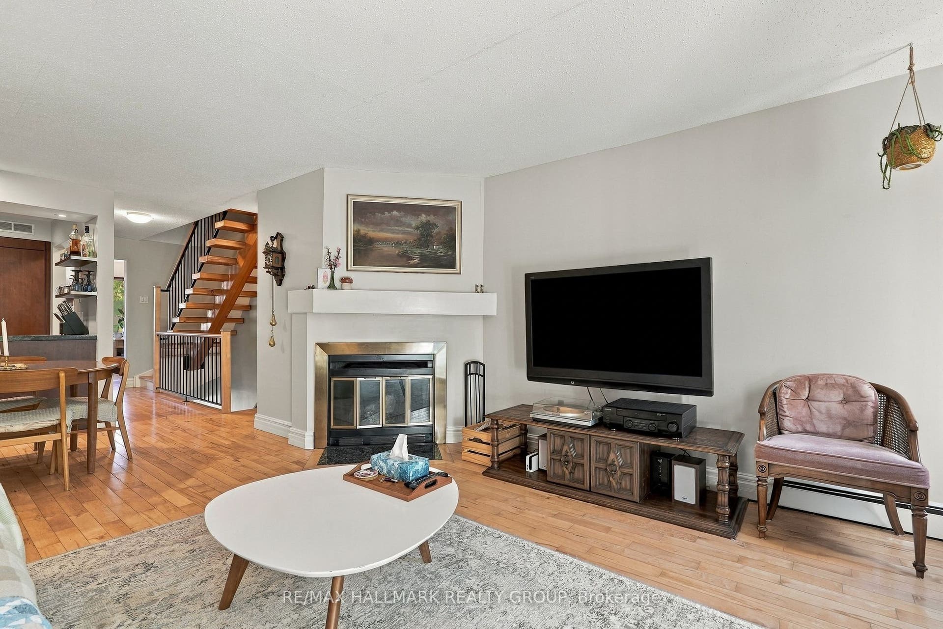 28 Crispin Private, Manor Park - Cardinal Glen And Area, Ottawa ON K1K 2T8 28 Crispin Private, Manor Park - Cardinal Glen And Area, Ottawa ON K1K 2T8