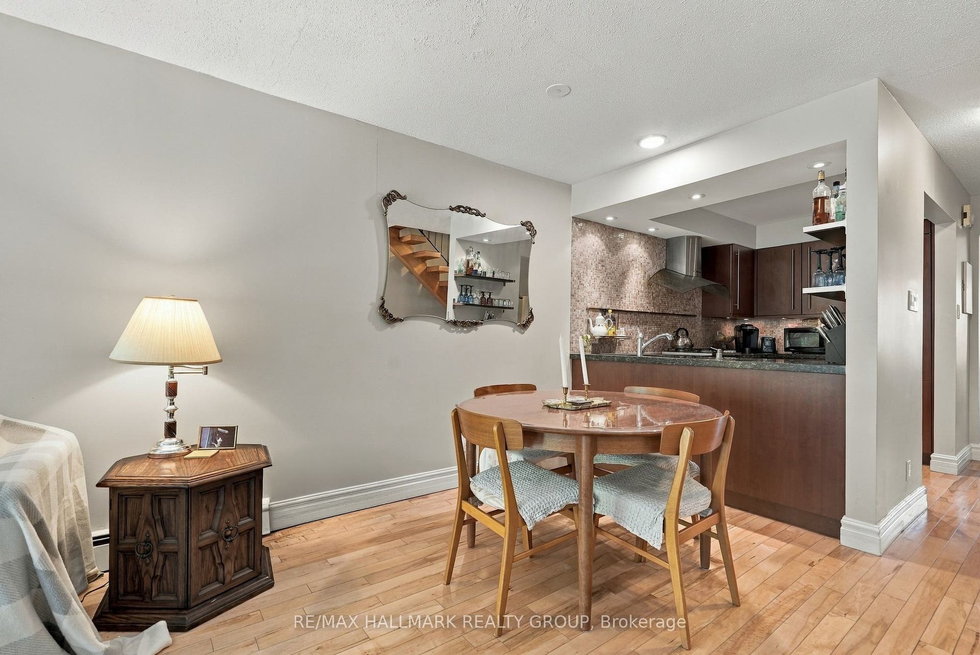 28 Crispin Private, Manor Park - Cardinal Glen And Area, Ottawa ON K1K 2T8 28 Crispin Private, Manor Park - Cardinal Glen And Area, Ottawa ON K1K 2T8