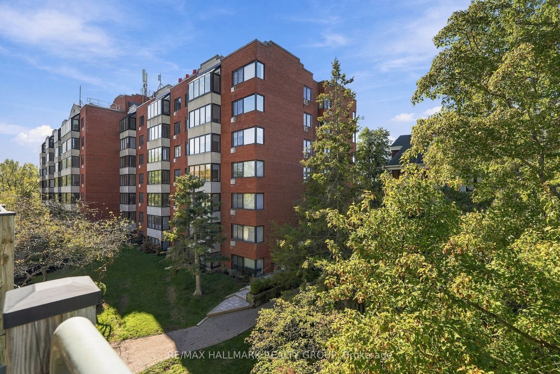 28 Crispin Private, Manor Park - Cardinal Glen And Area, Ottawa ON K1K 2T8 28 Crispin Private, Manor Park - Cardinal Glen And Area, Ottawa ON K1K 2T8
