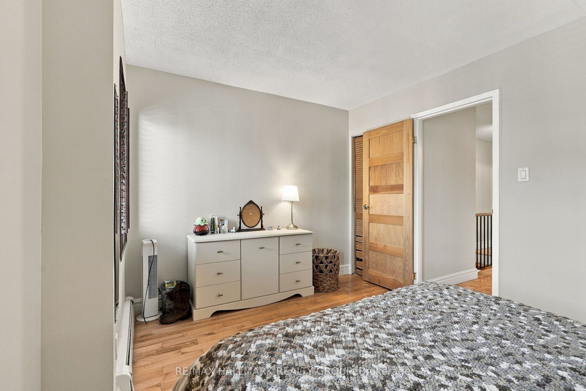 28 Crispin Private, Manor Park - Cardinal Glen And Area, Ottawa ON K1K 2T8 28 Crispin Private, Manor Park - Cardinal Glen And Area, Ottawa ON K1K 2T8