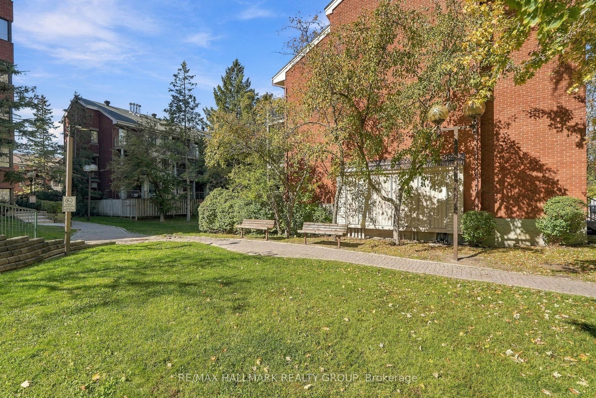 28 Crispin Private, Manor Park - Cardinal Glen And Area, Ottawa ON K1K 2T8 28 Crispin Private, Manor Park - Cardinal Glen And Area, Ottawa ON K1K 2T8