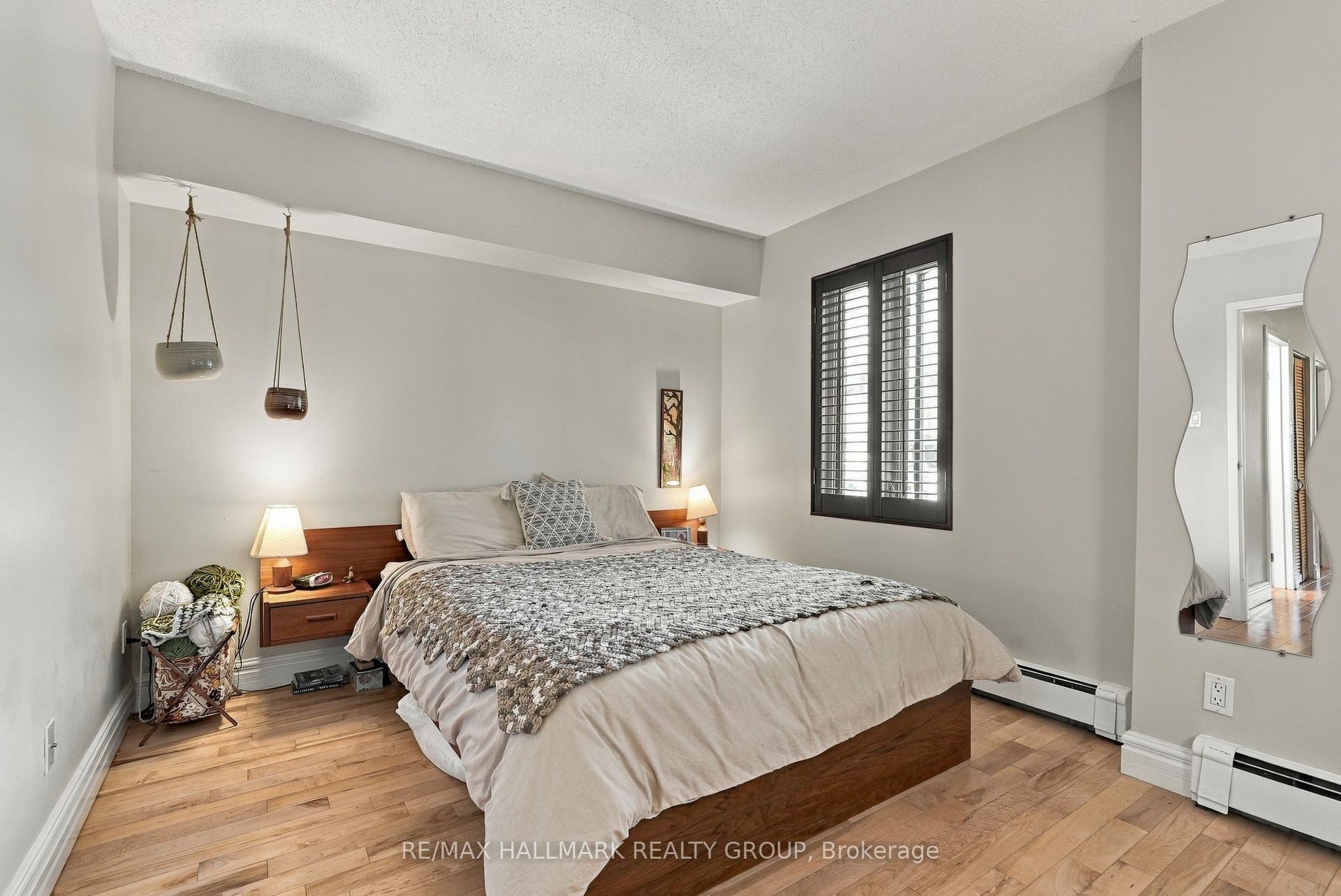 28 Crispin Private, Manor Park - Cardinal Glen And Area, Ottawa ON K1K 2T8 28 Crispin Private, Manor Park - Cardinal Glen And Area, Ottawa ON K1K 2T8