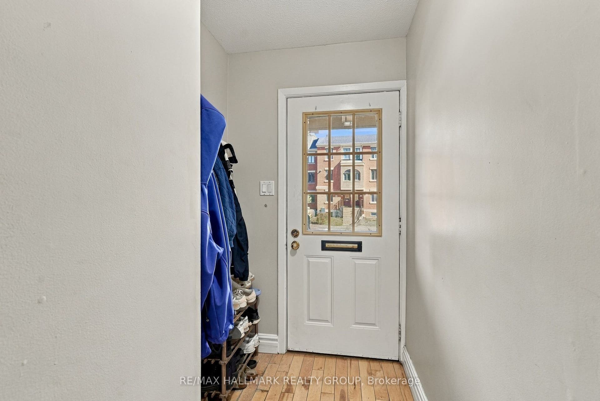 28 Crispin Private, Manor Park - Cardinal Glen And Area, Ottawa ON K1K 2T8 28 Crispin Private, Manor Park - Cardinal Glen And Area, Ottawa ON K1K 2T8