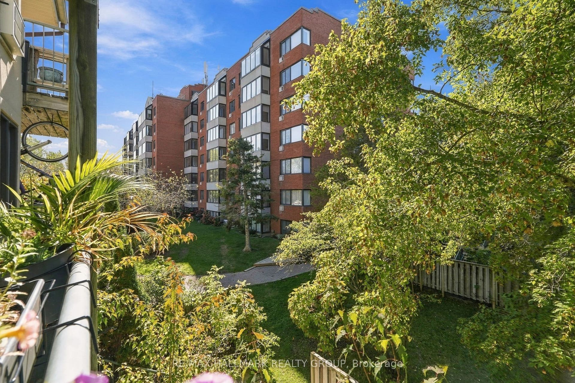 28 Crispin Private, Manor Park - Cardinal Glen And Area, Ottawa ON K1K 2T8 28 Crispin Private, Manor Park - Cardinal Glen And Area, Ottawa ON K1K 2T8